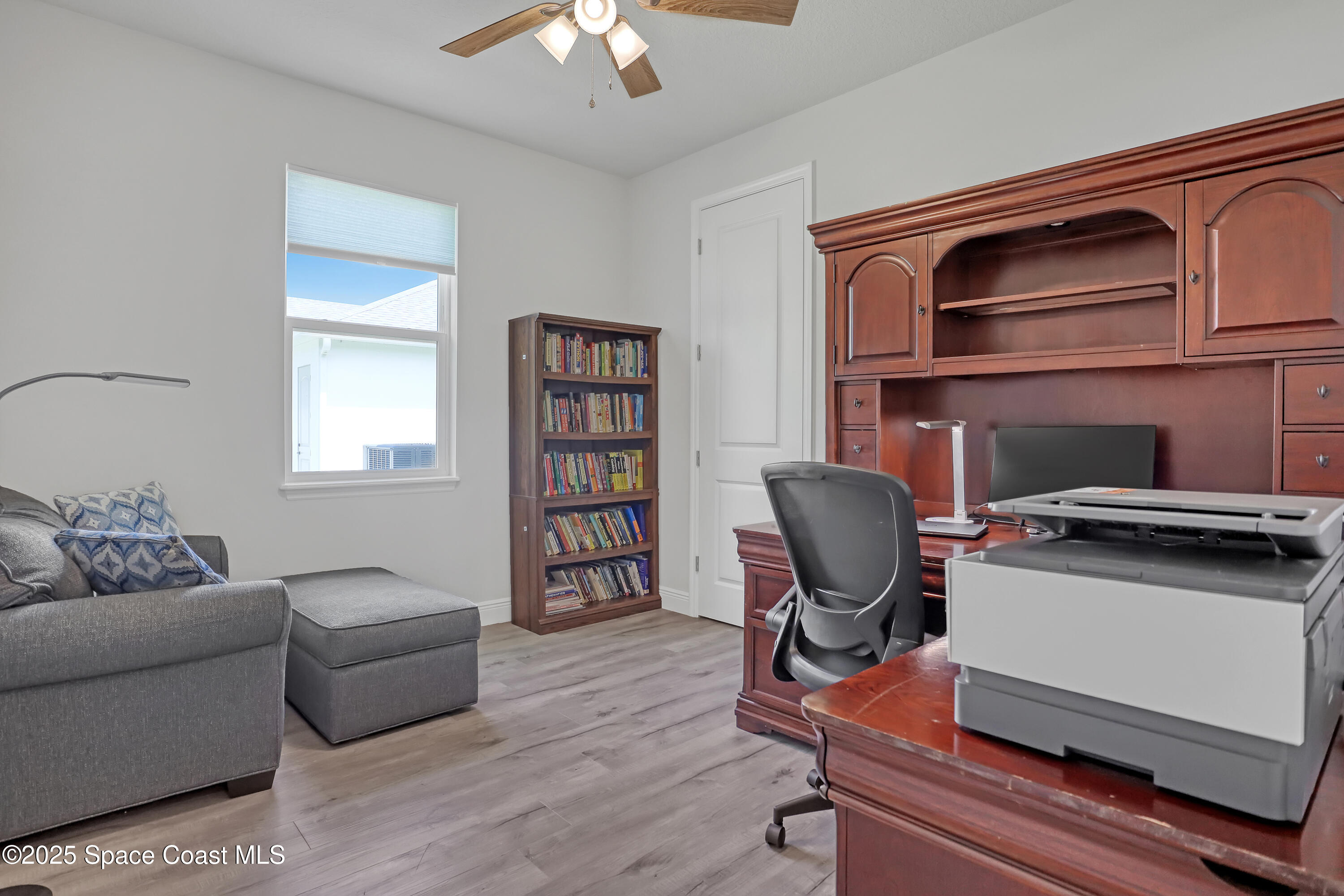 1841 Market Circle NE