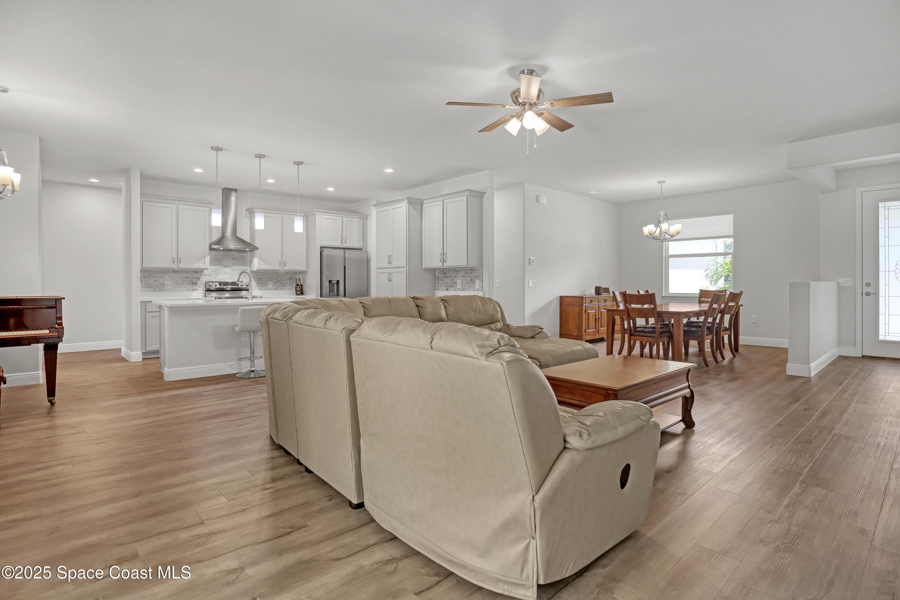 1841 Market Circle NE