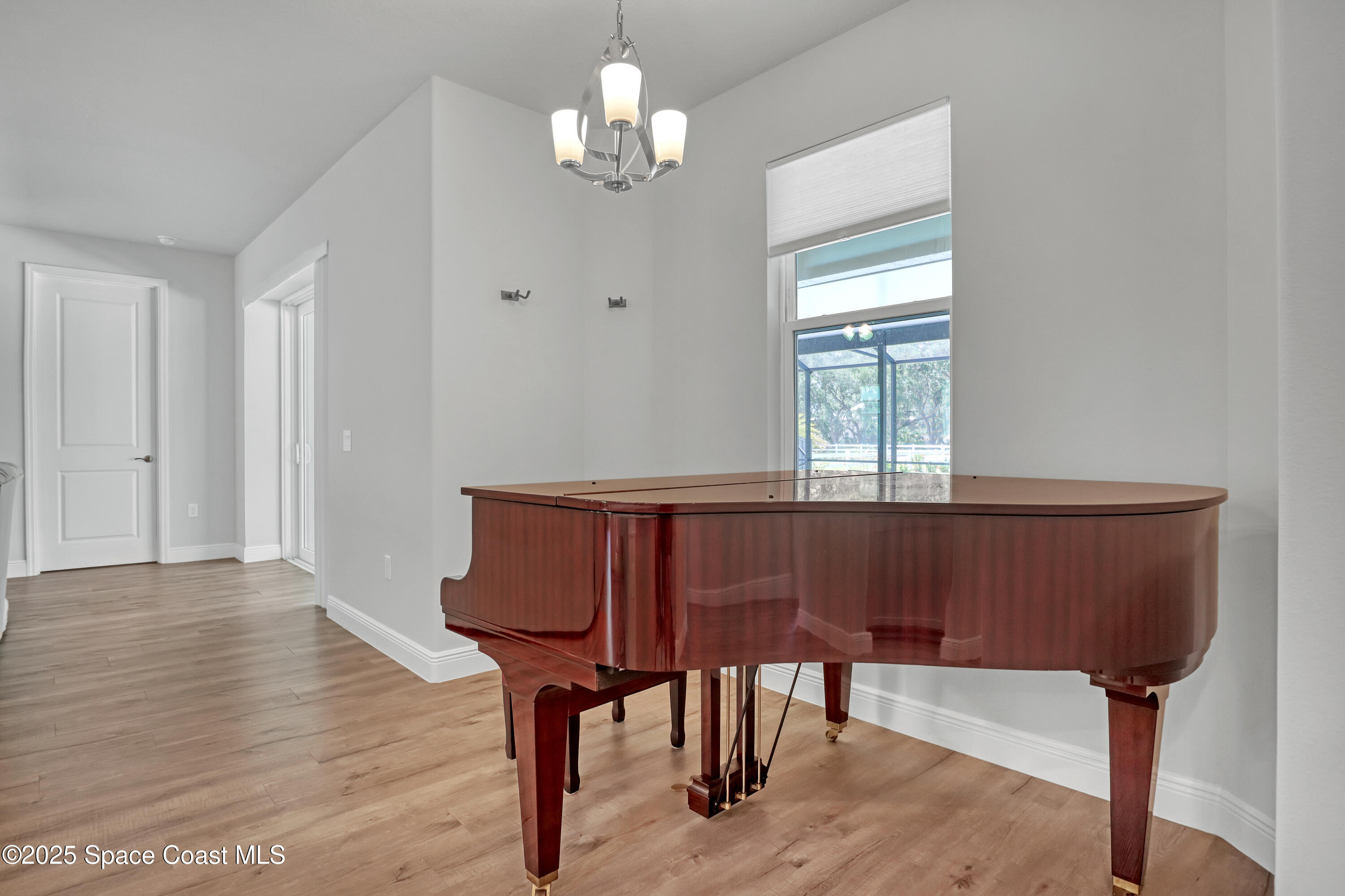 1841 Market Circle NE