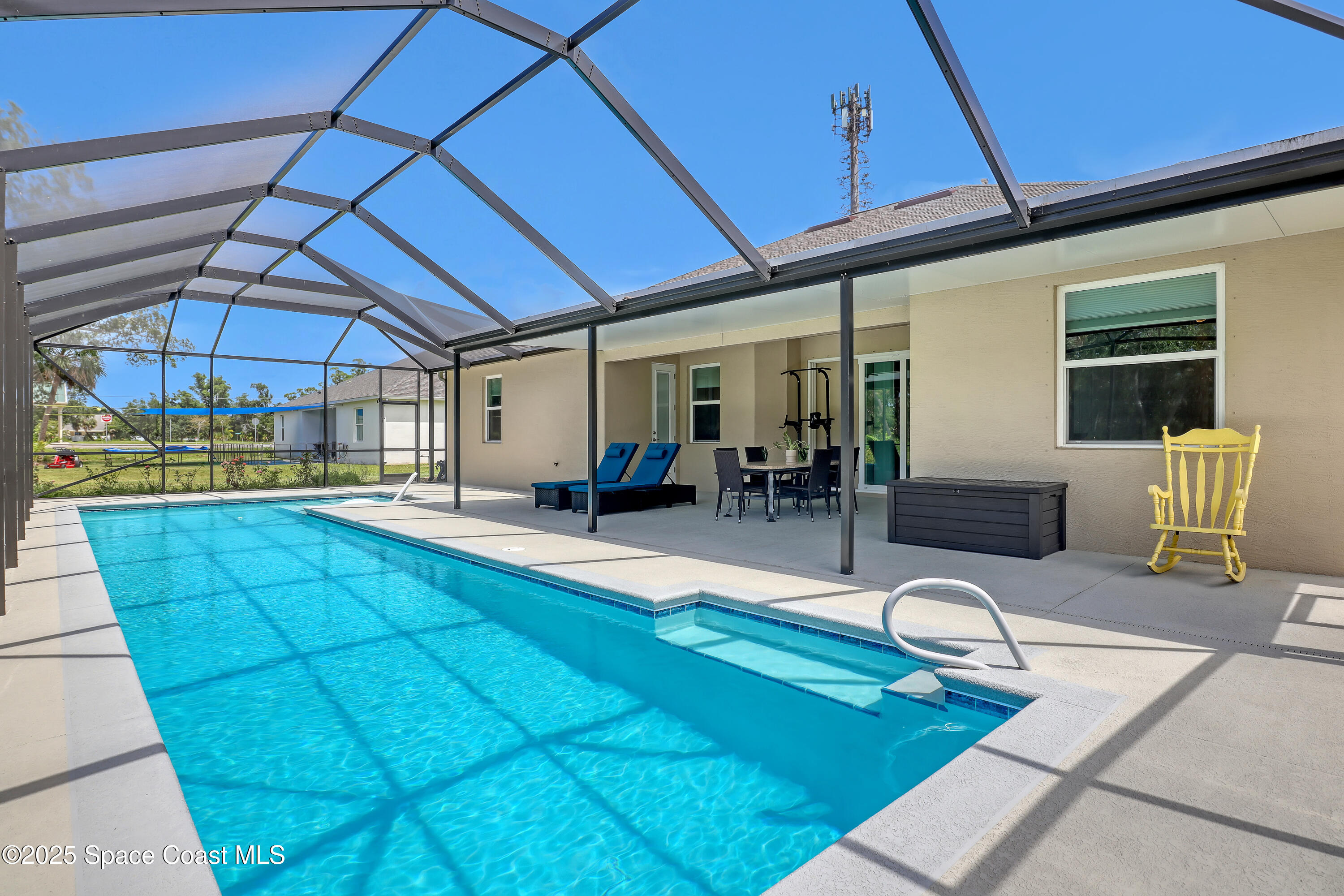 1841 Market Circle NE