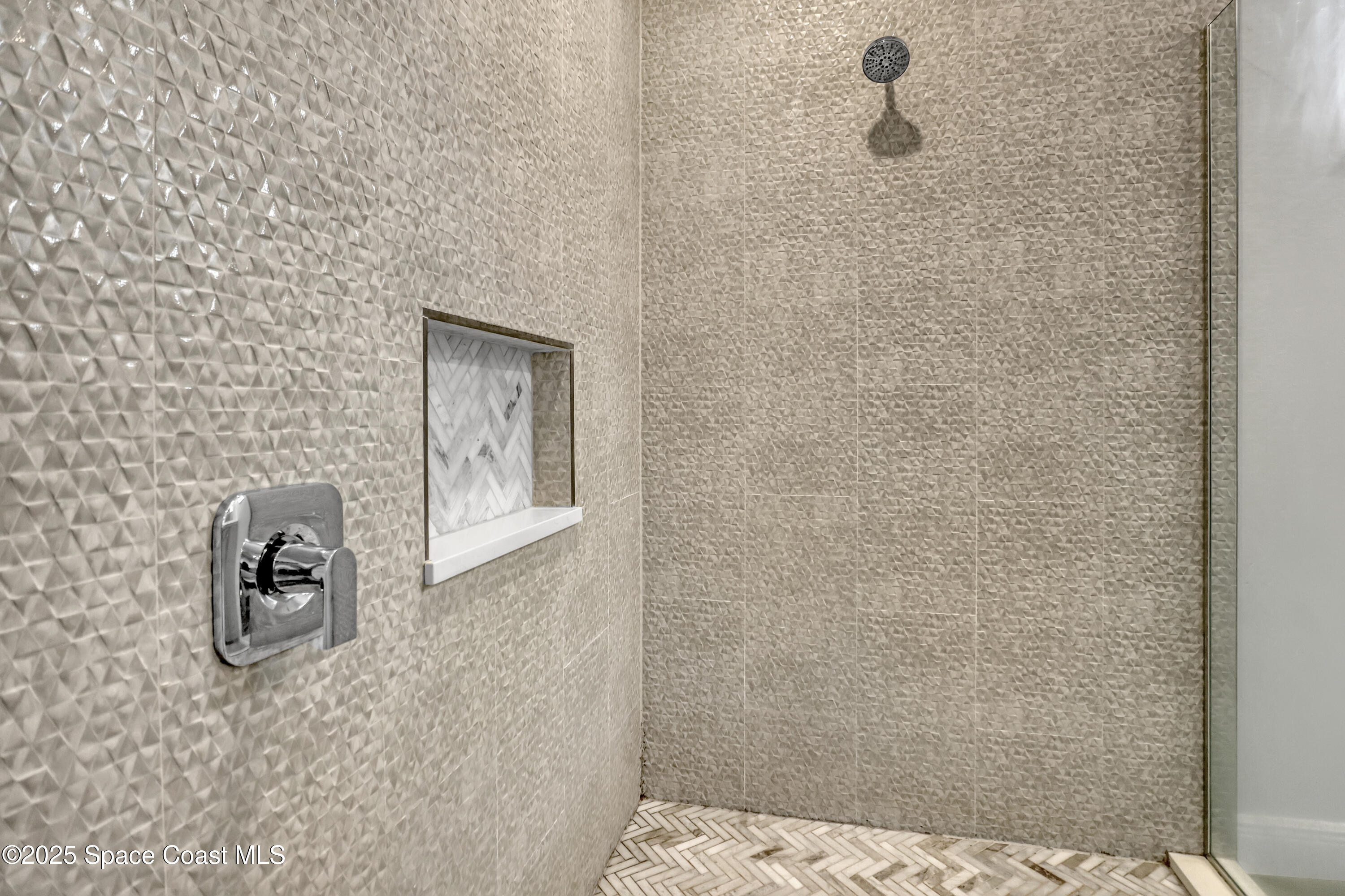 1841 Market Circle NE