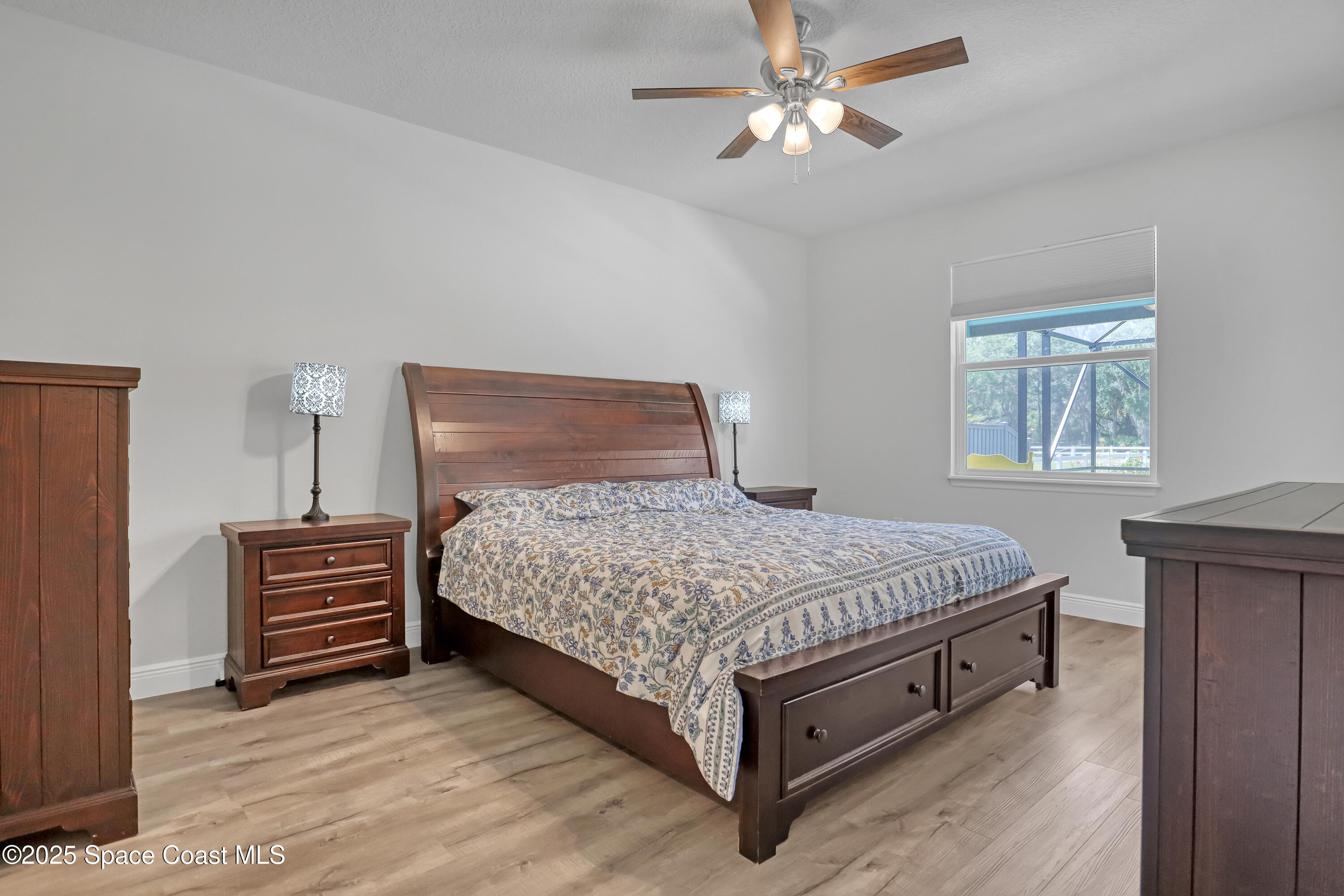 1841 Market Circle NE