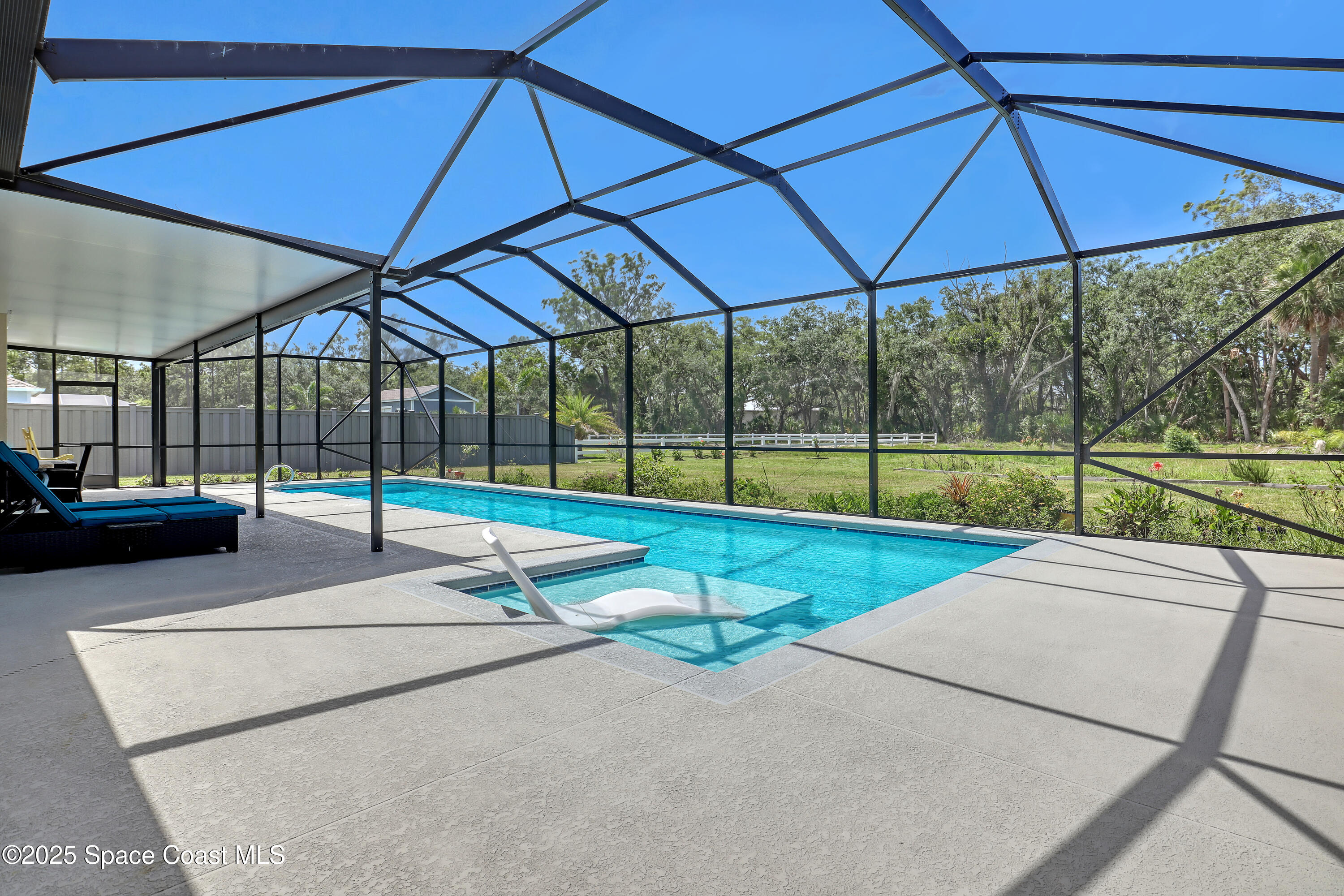 1841 Market Circle NE