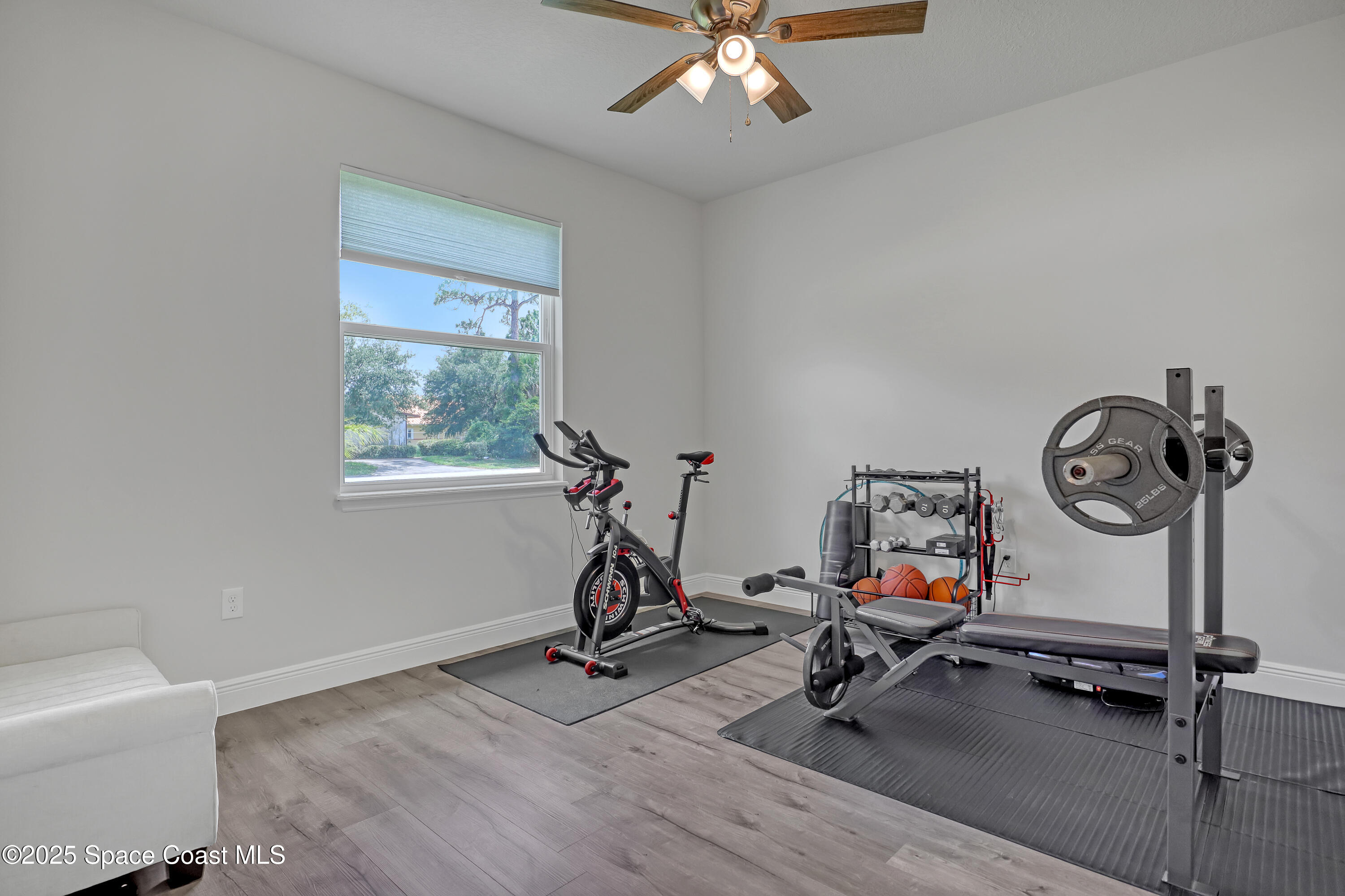 1841 Market Circle NE