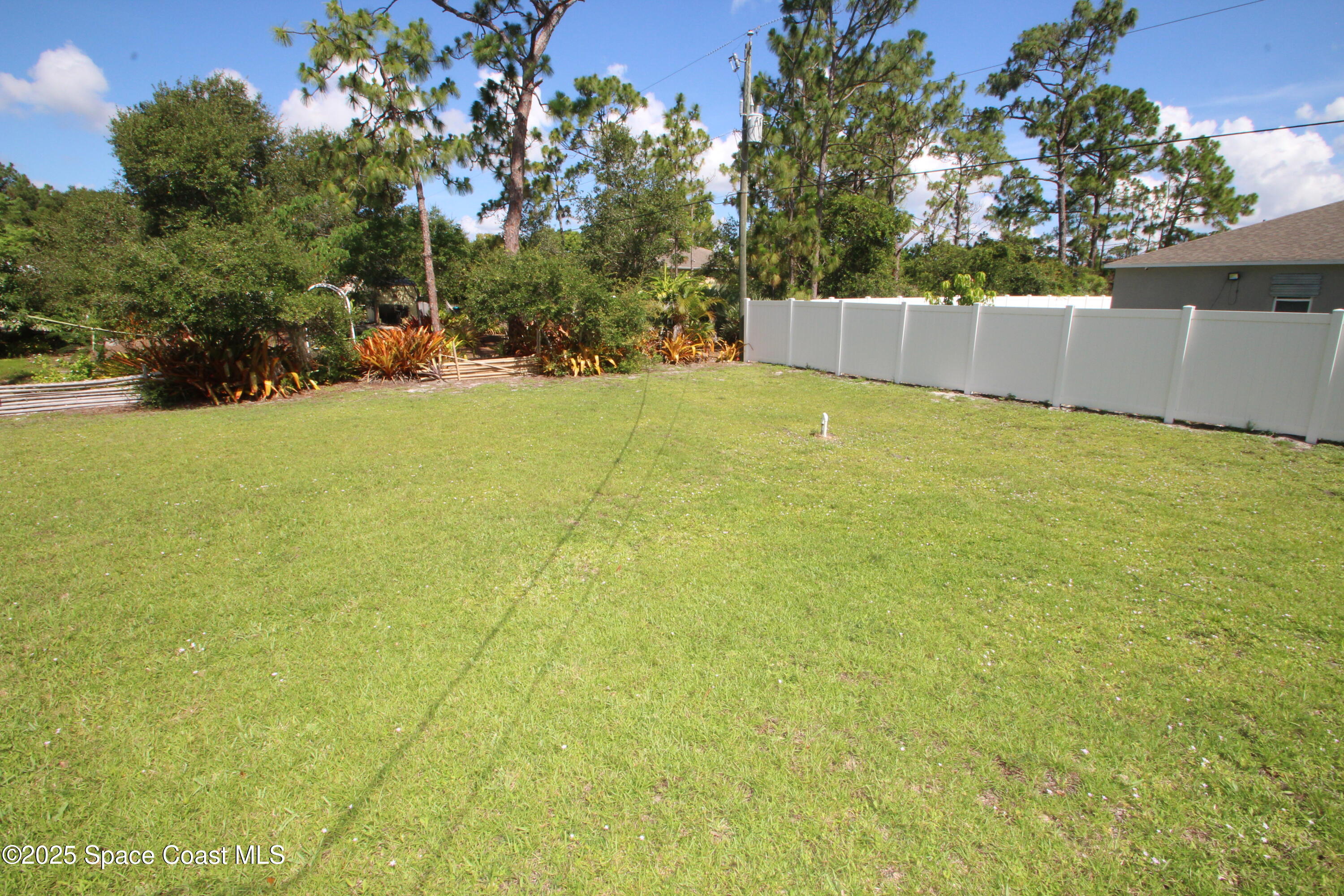 1649 Salazar Street SE