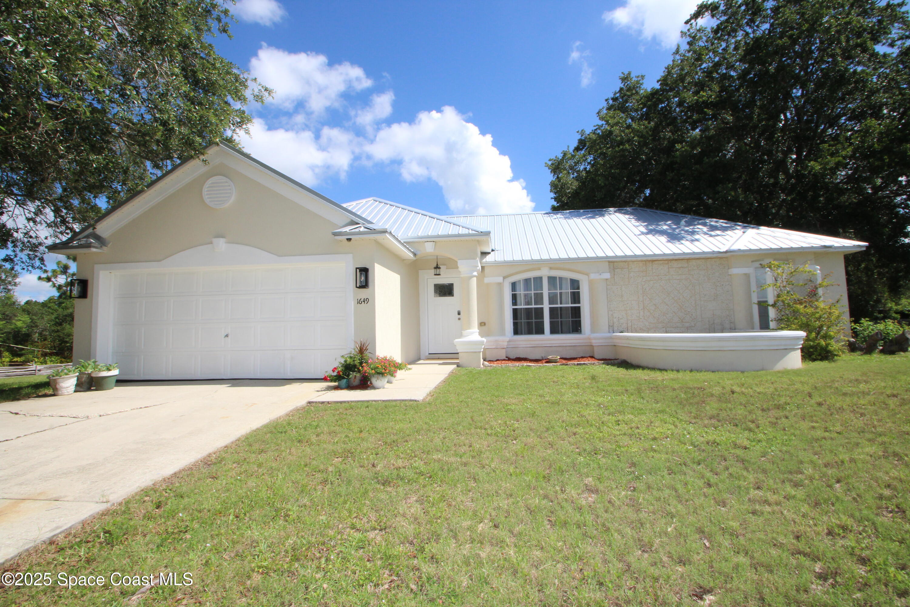 1649 Salazar Street SE