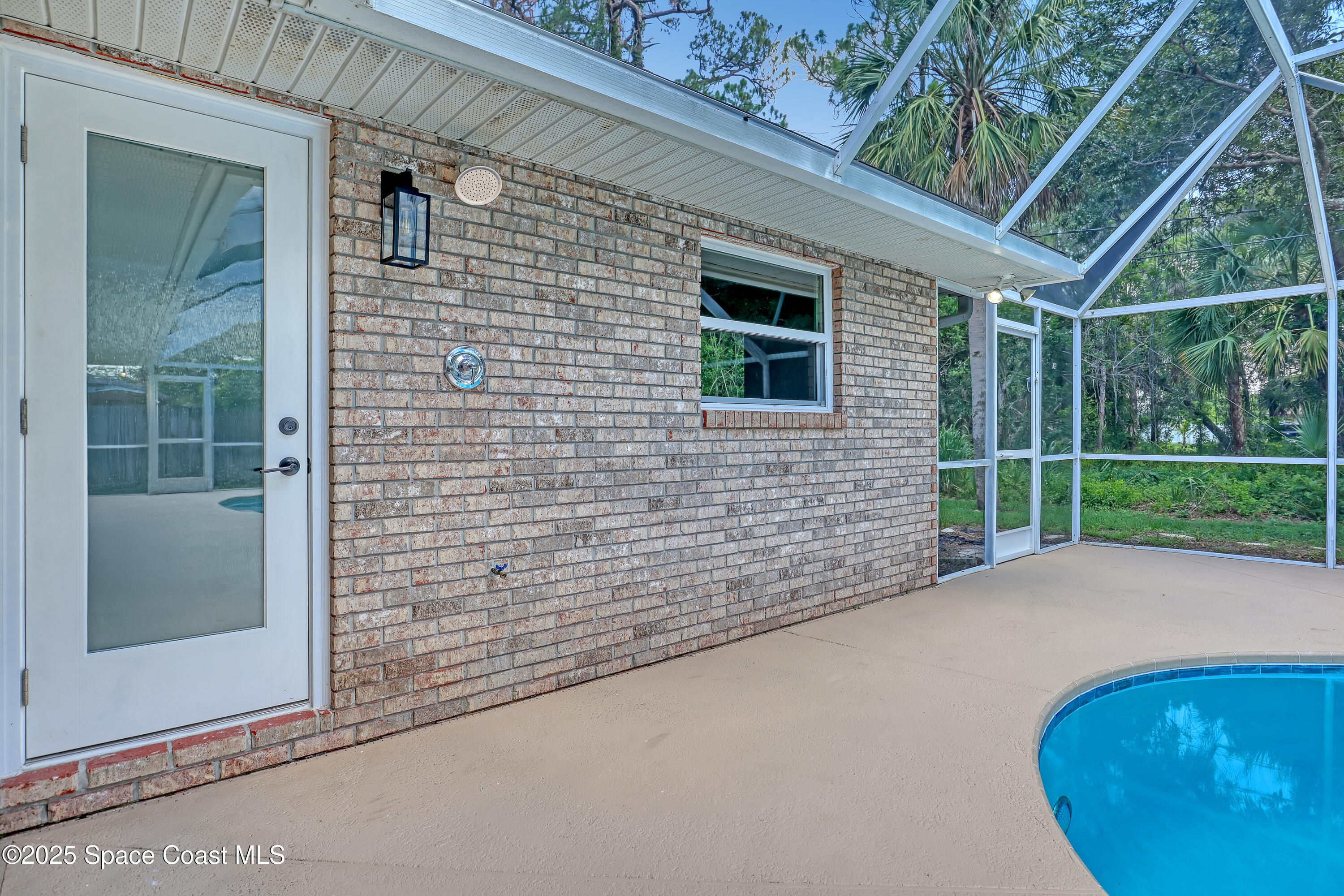 781 Bremerhaven Street NW