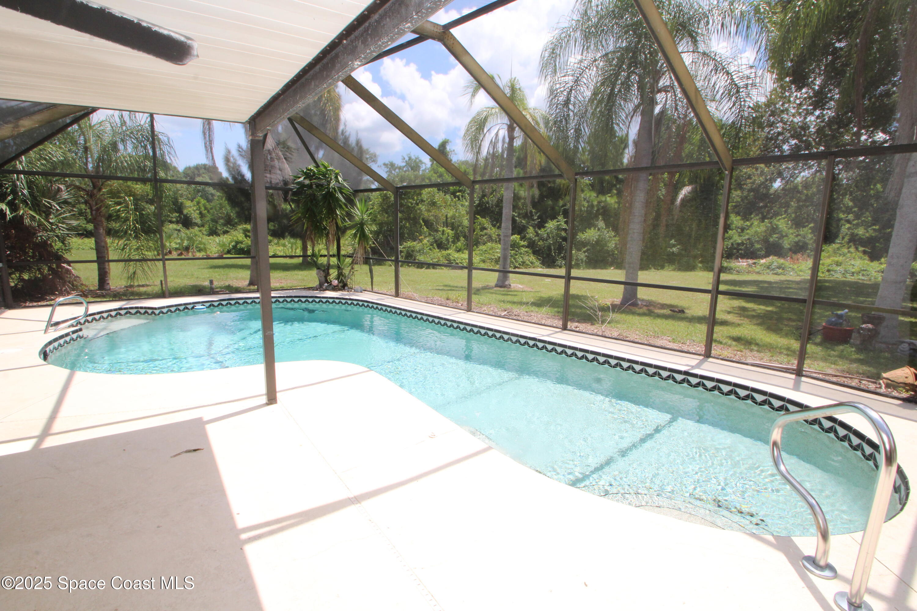 1252 Caspian Court NE