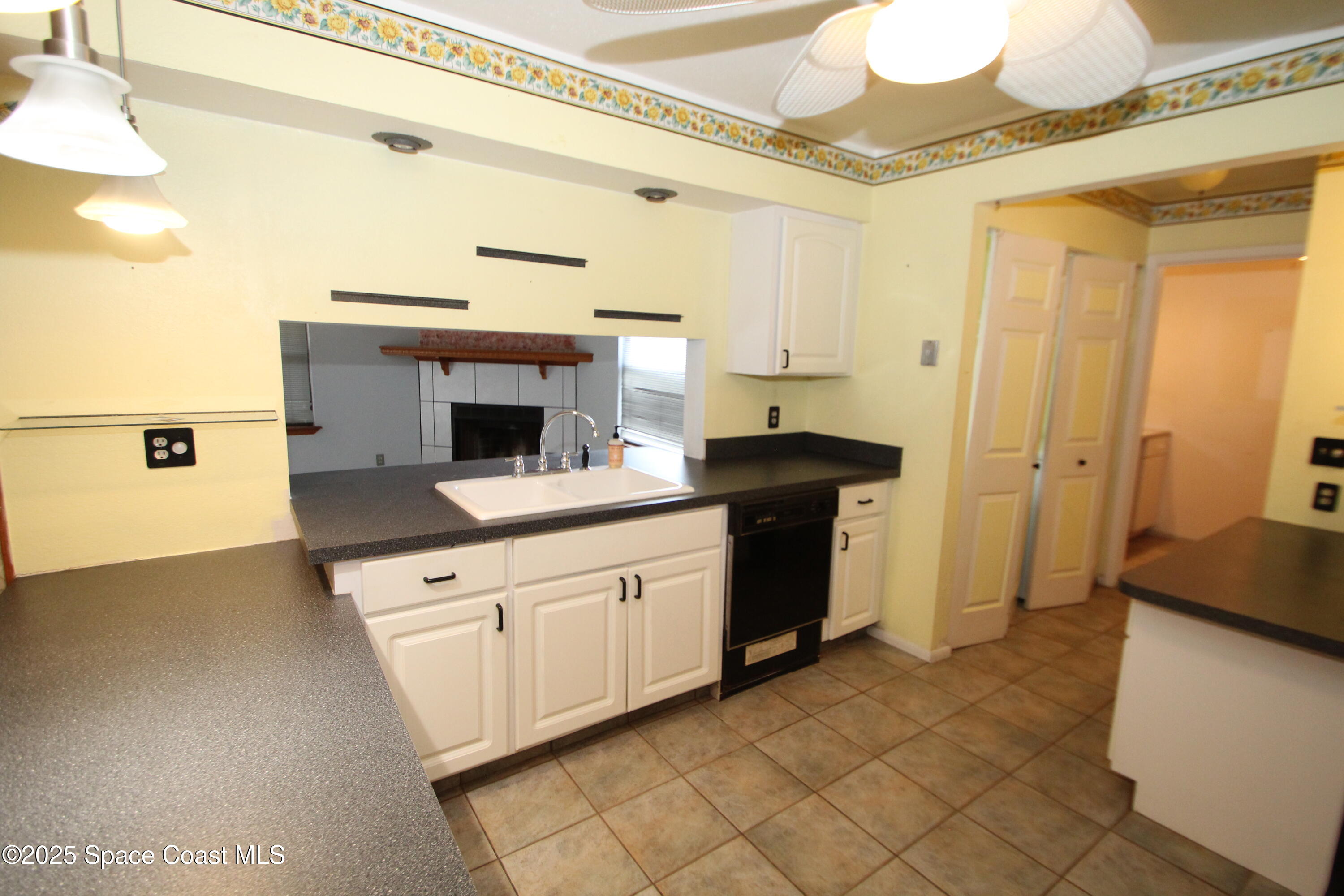 1252 Caspian Court NE