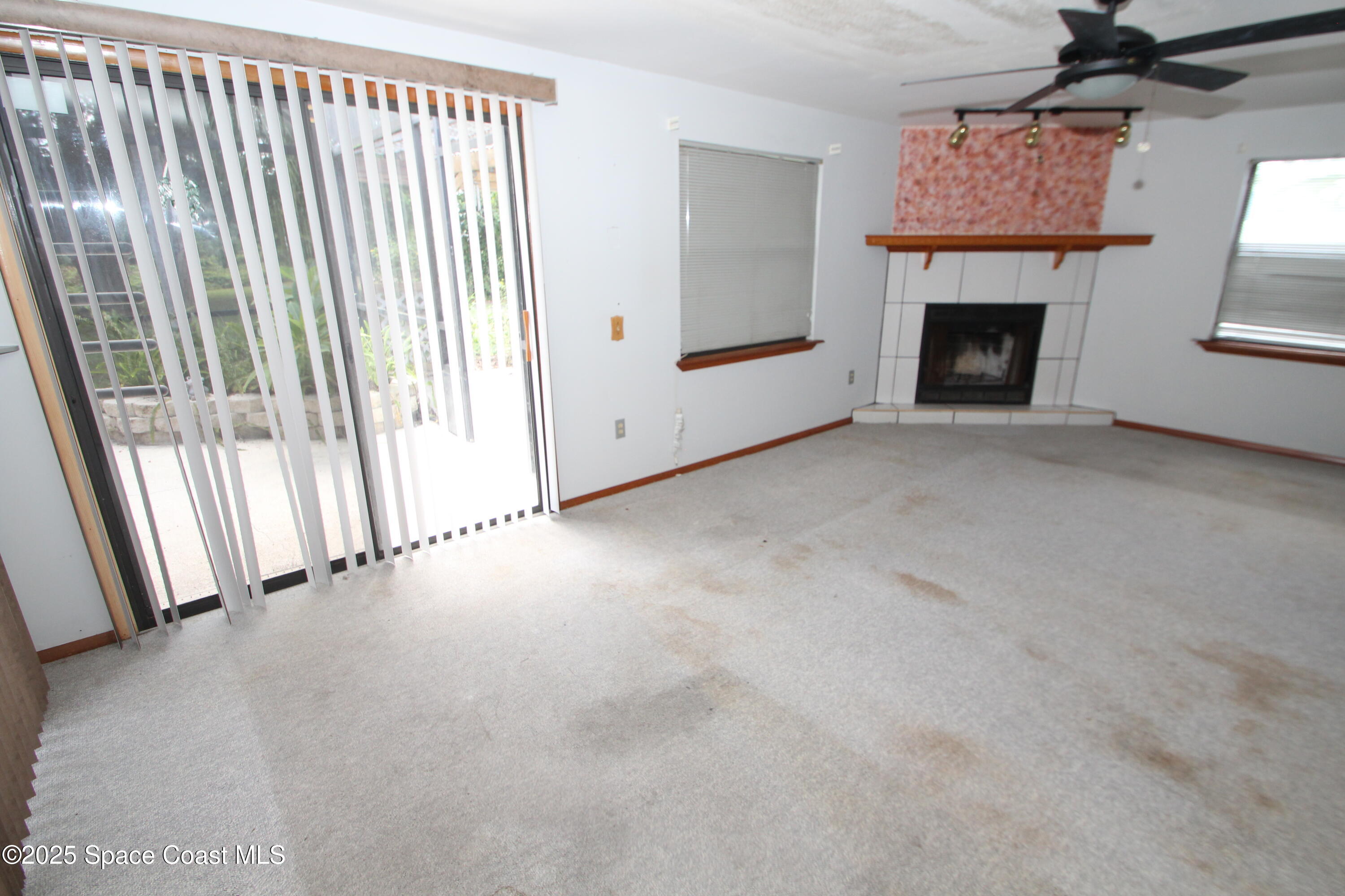 1252 Caspian Court NE