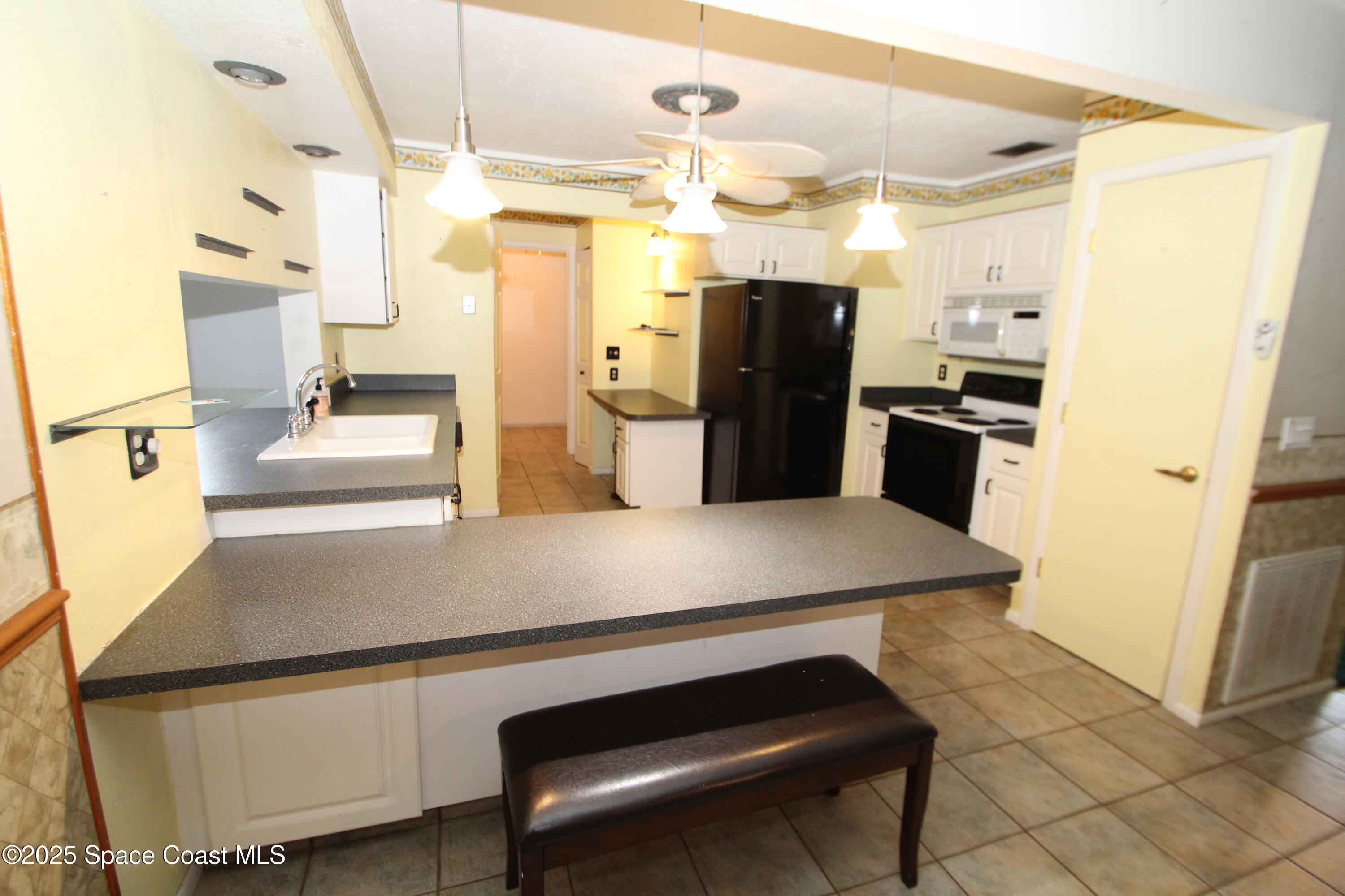 1252 Caspian Court NE