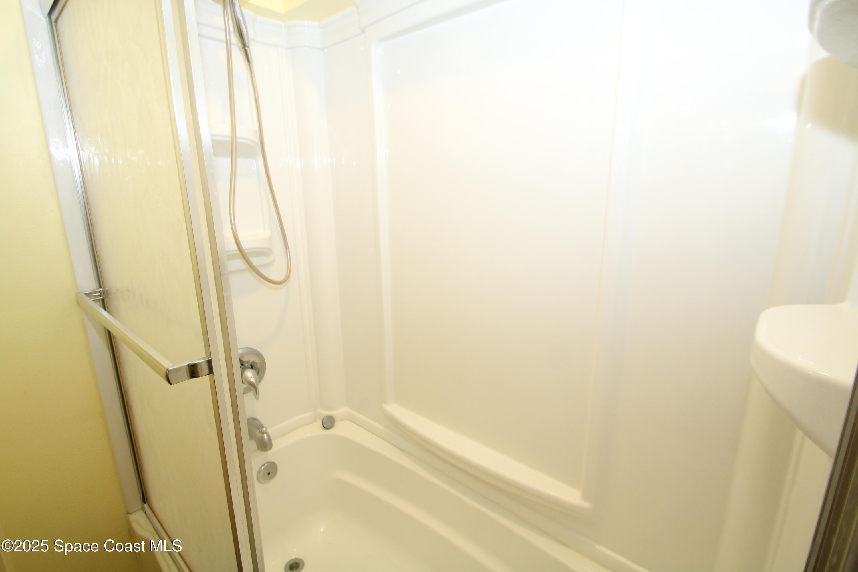 1252 Caspian Court NE