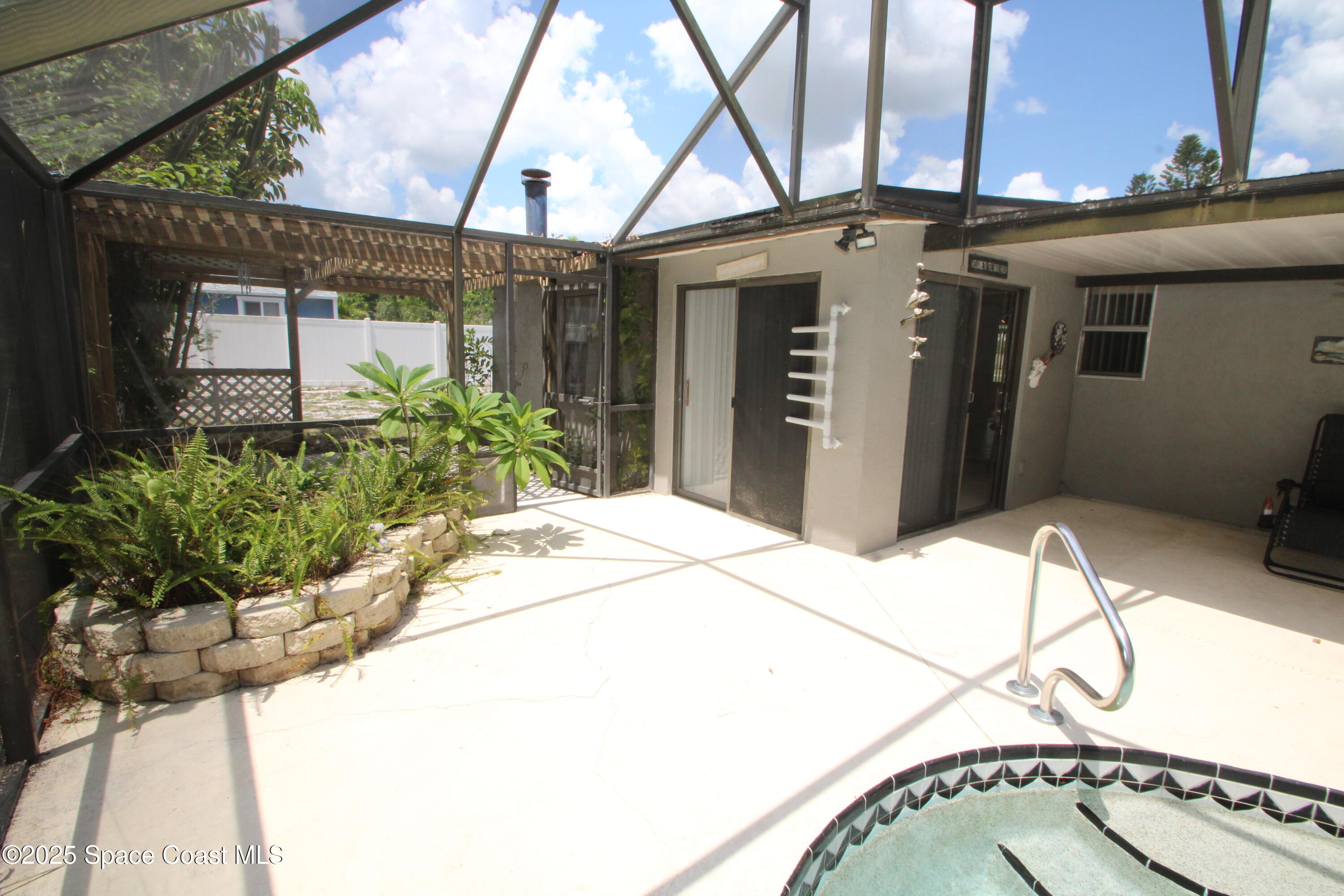 1252 Caspian Court NE