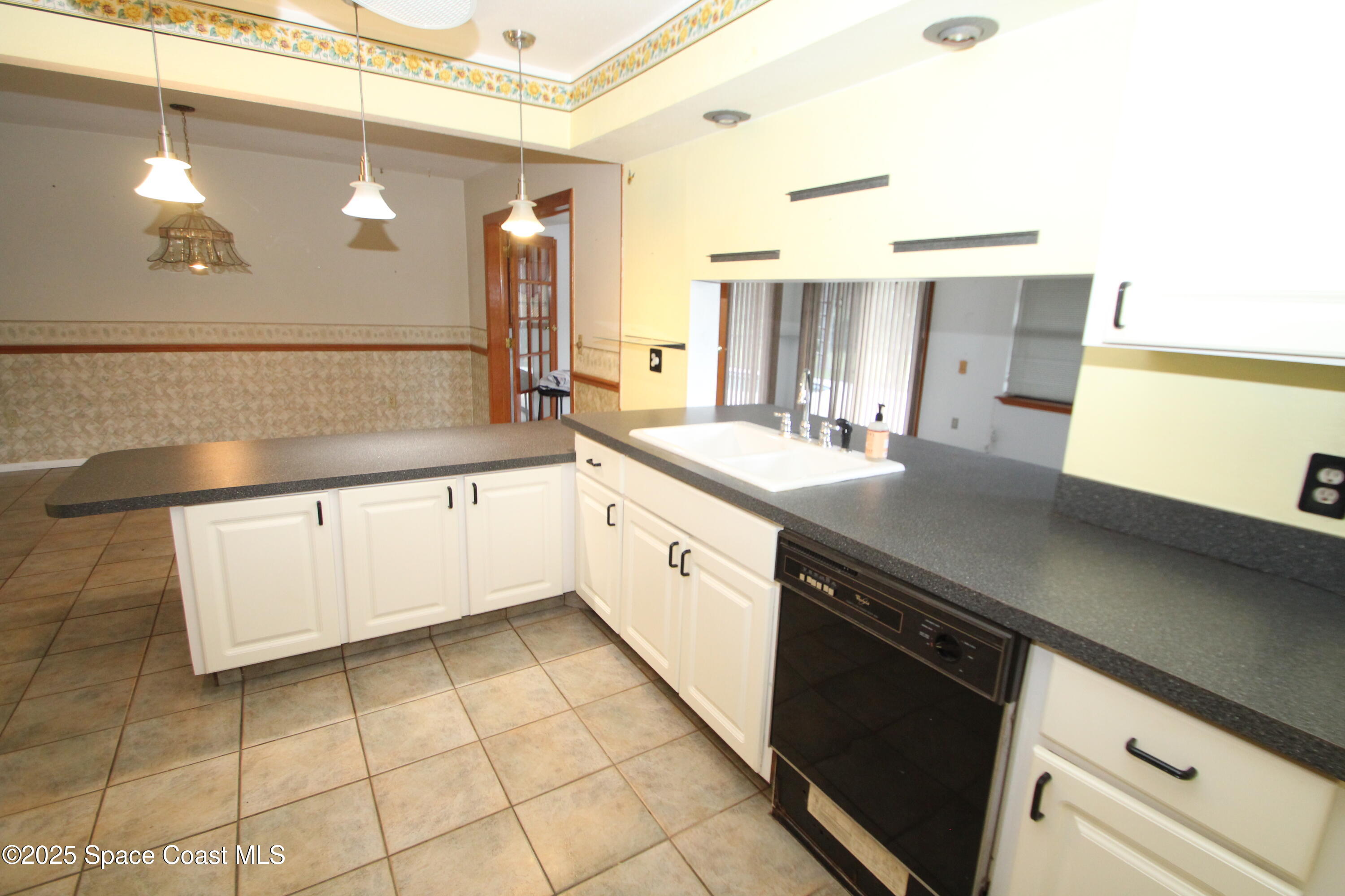 1252 Caspian Court NE