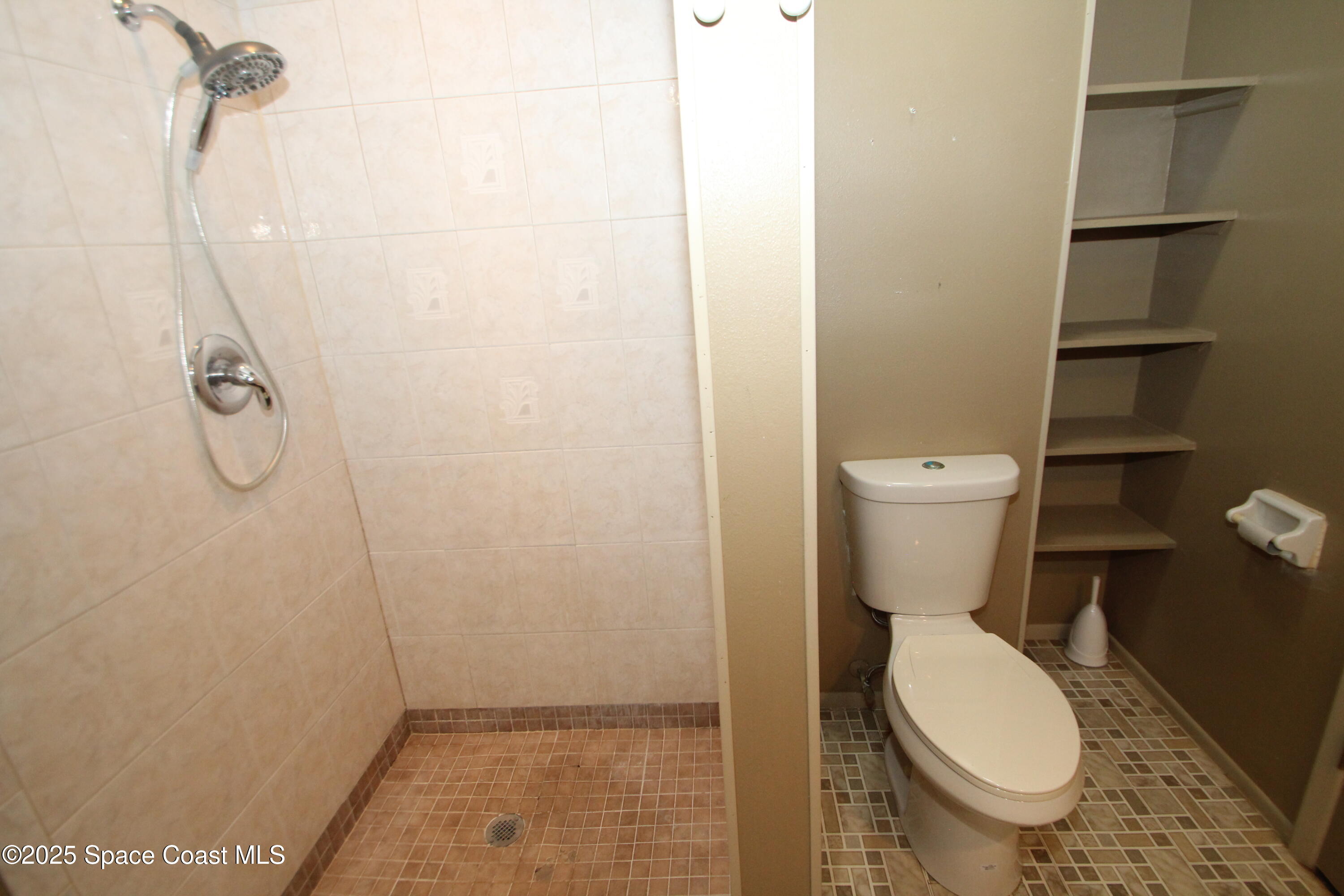 1252 Caspian Court NE