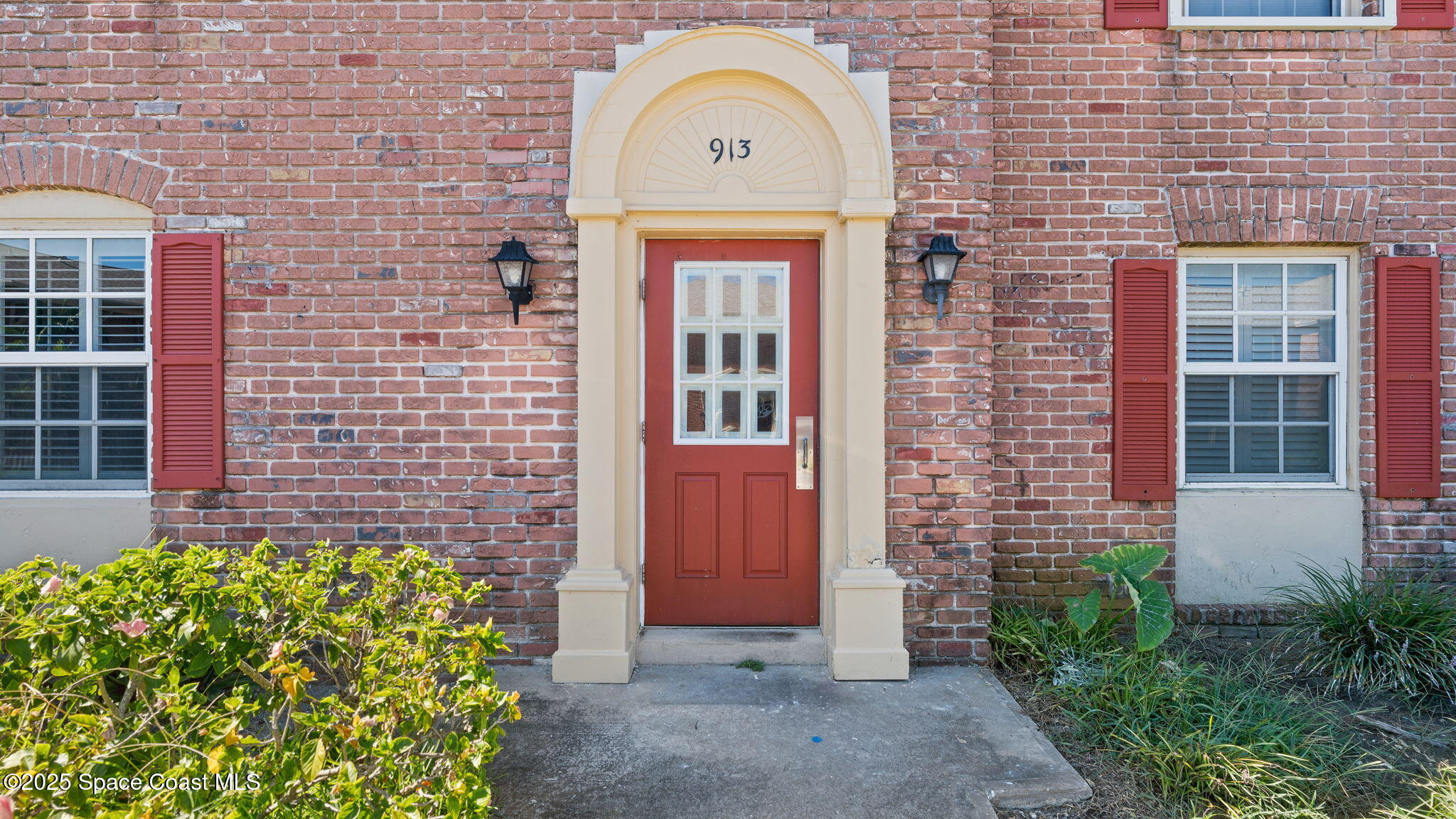 913 S Colonial Court, Unit B