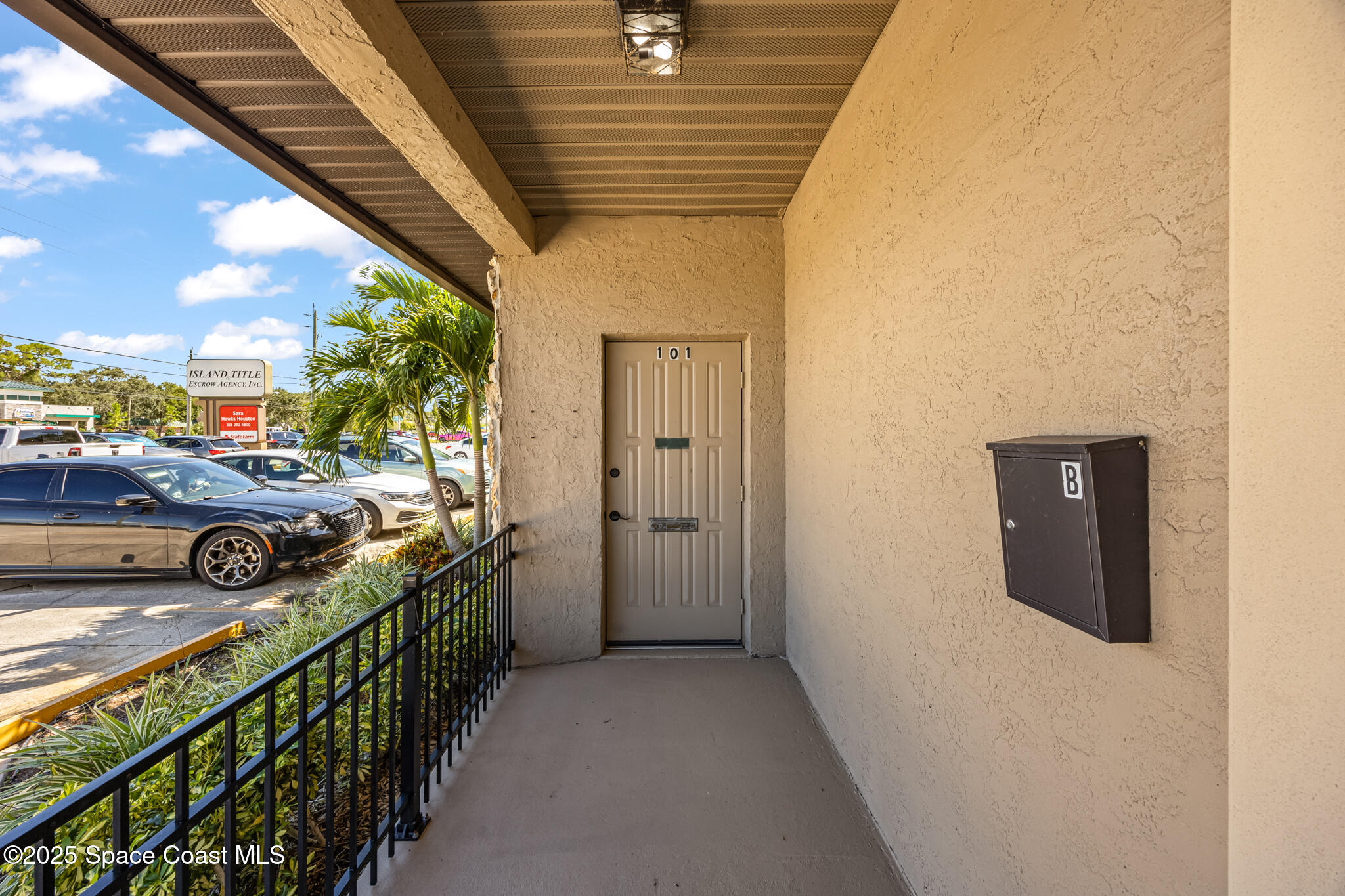 2255 N Courtenay Parkway, 1