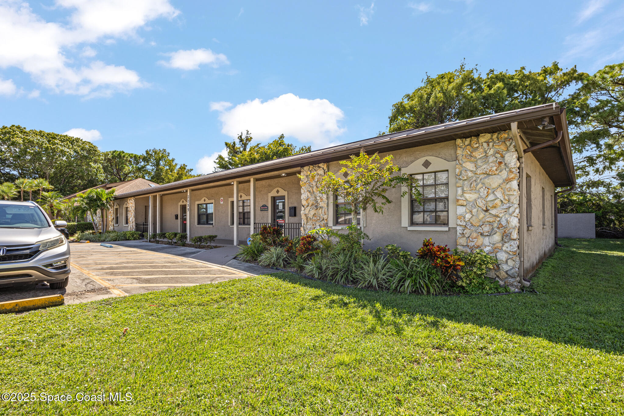 2255 N Courtenay Parkway, 1