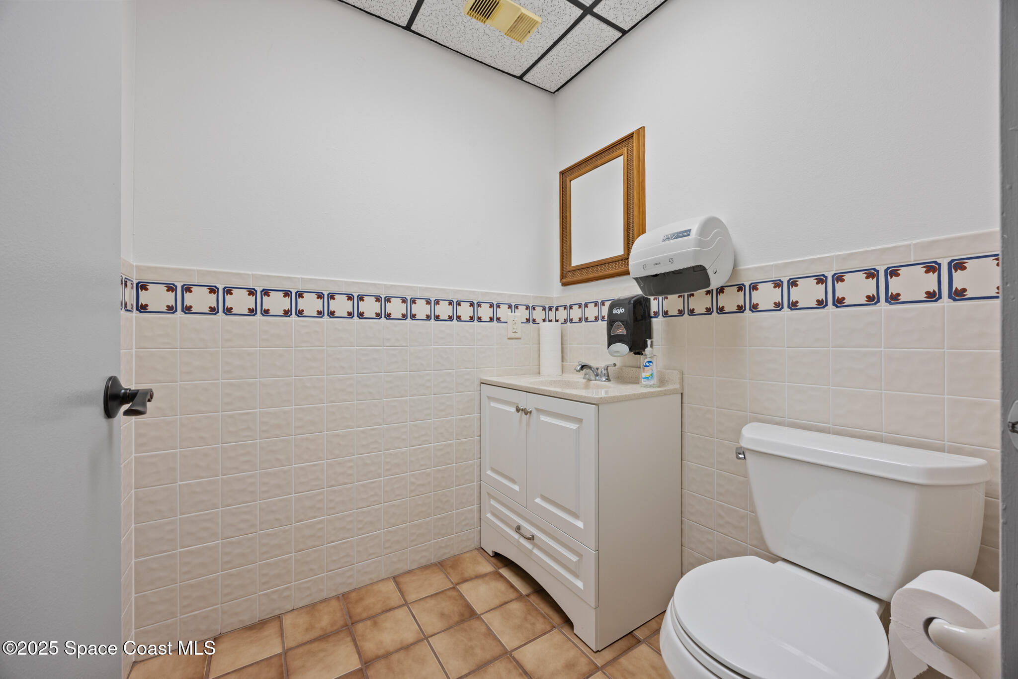 2255 N Courtenay Parkway, 1