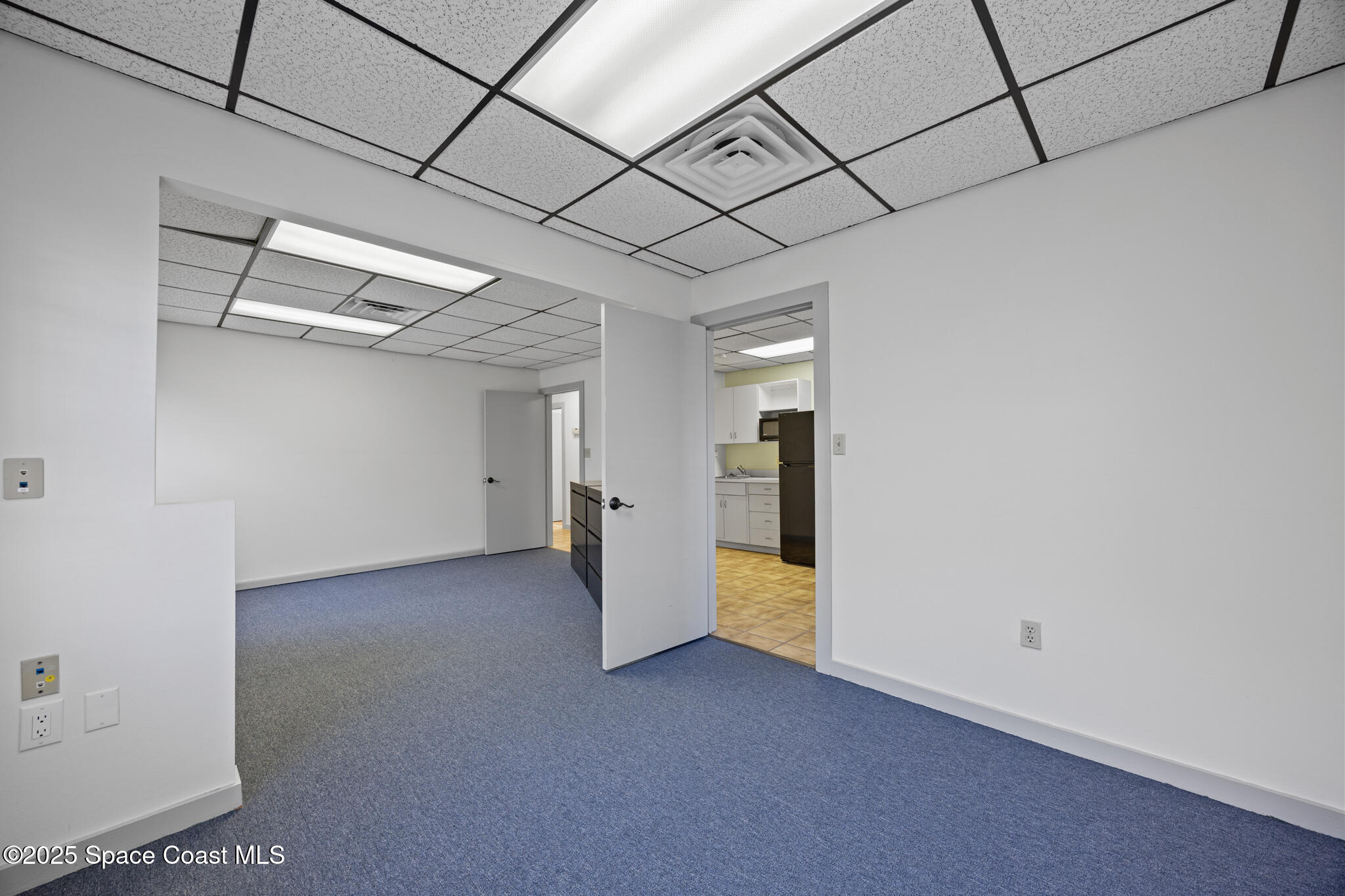 2255 N Courtenay Parkway, 1