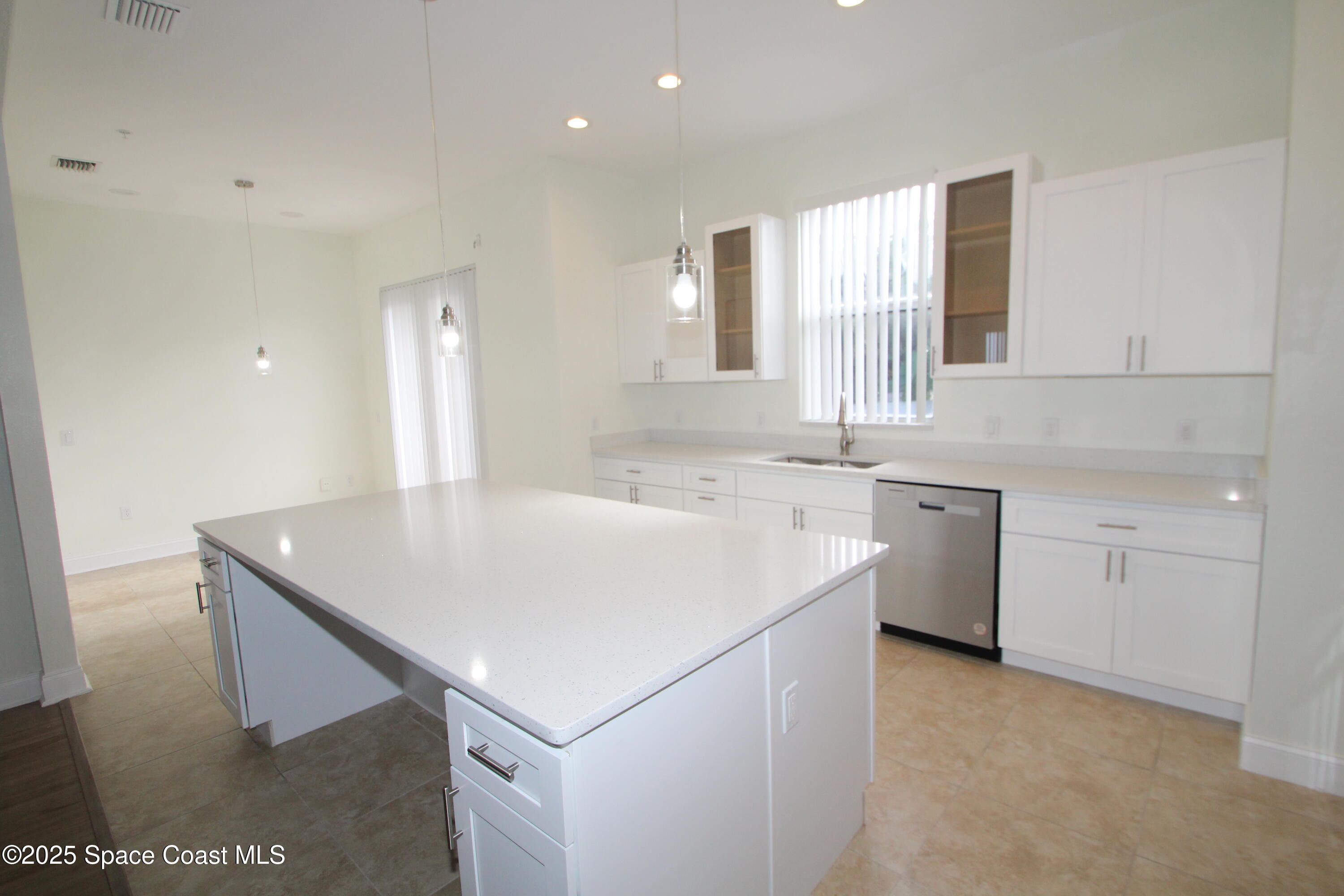 890 Vignoles Avenue NE, 3