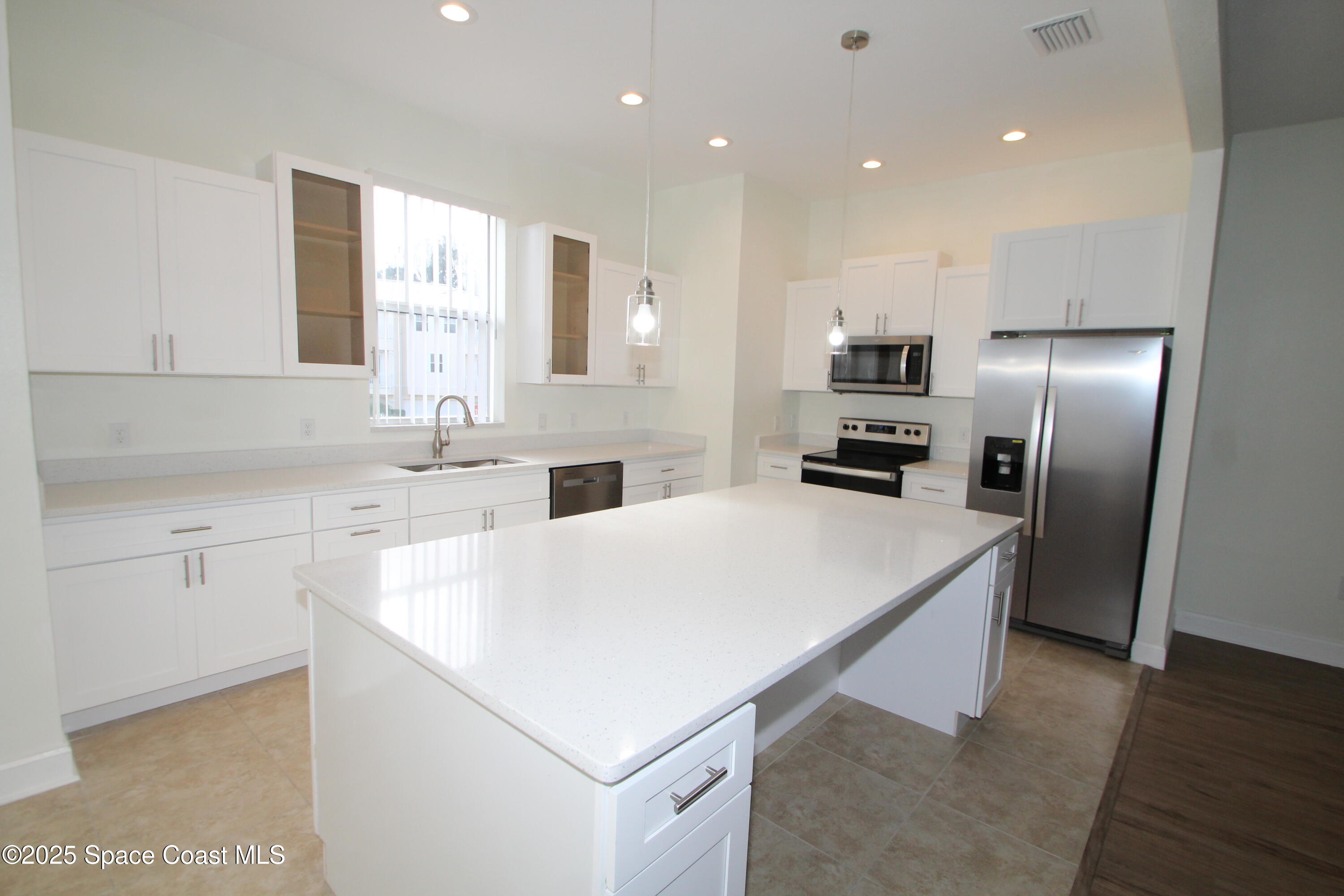 890 Vignoles Avenue NE, 3