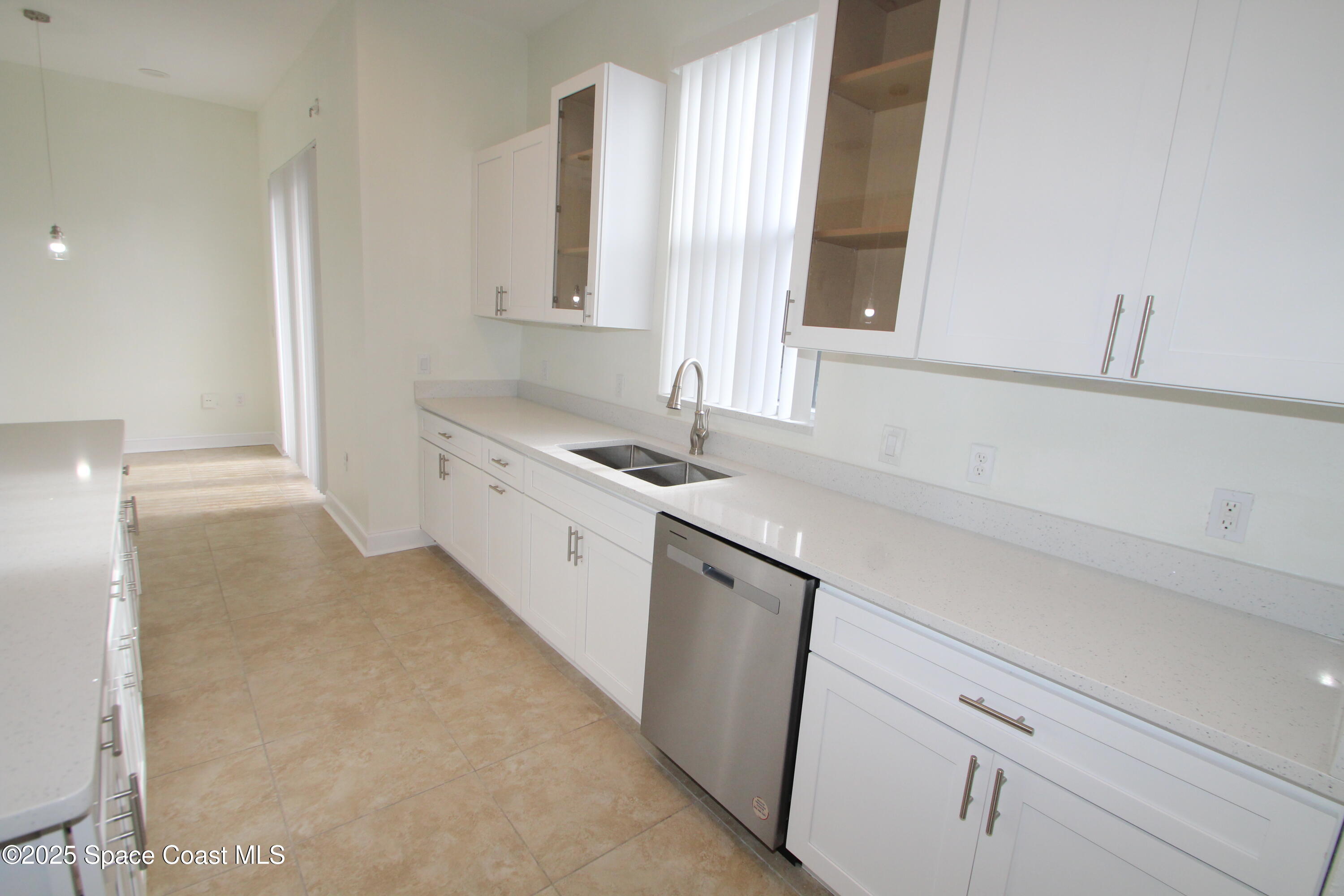 890 Vignoles Avenue NE, 3