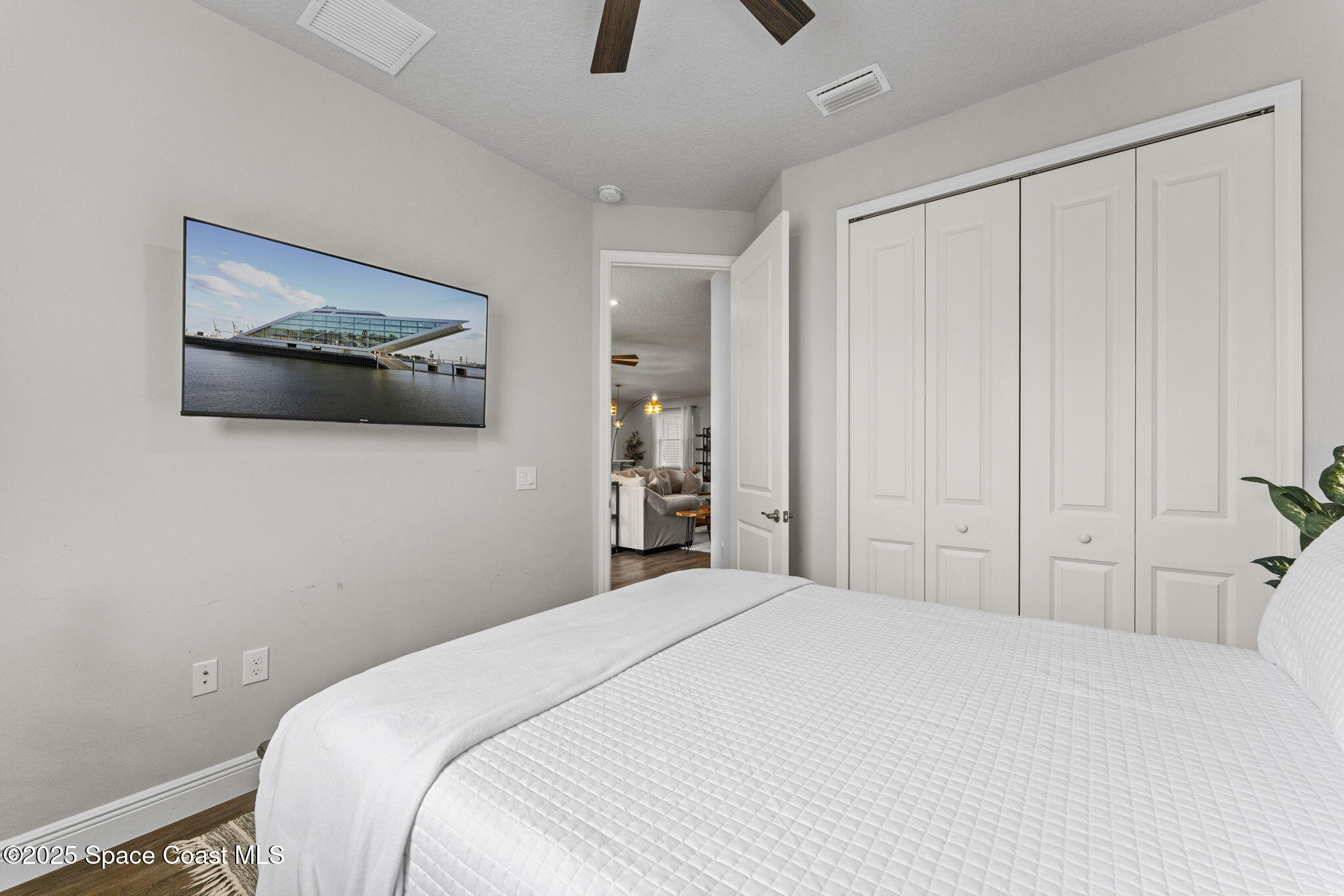 1085 E Captiva Island Circle SW
