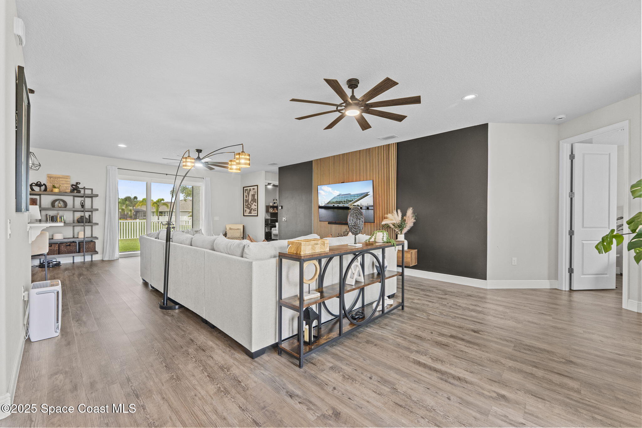 1085 E Captiva Island Circle SW