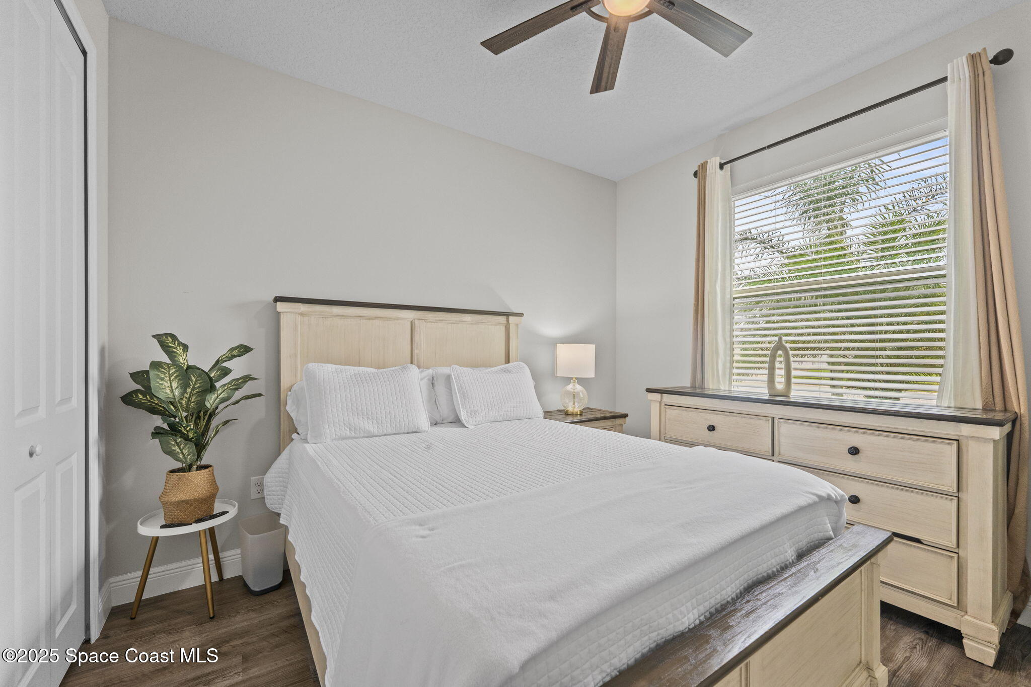 1085 E Captiva Island Circle SW