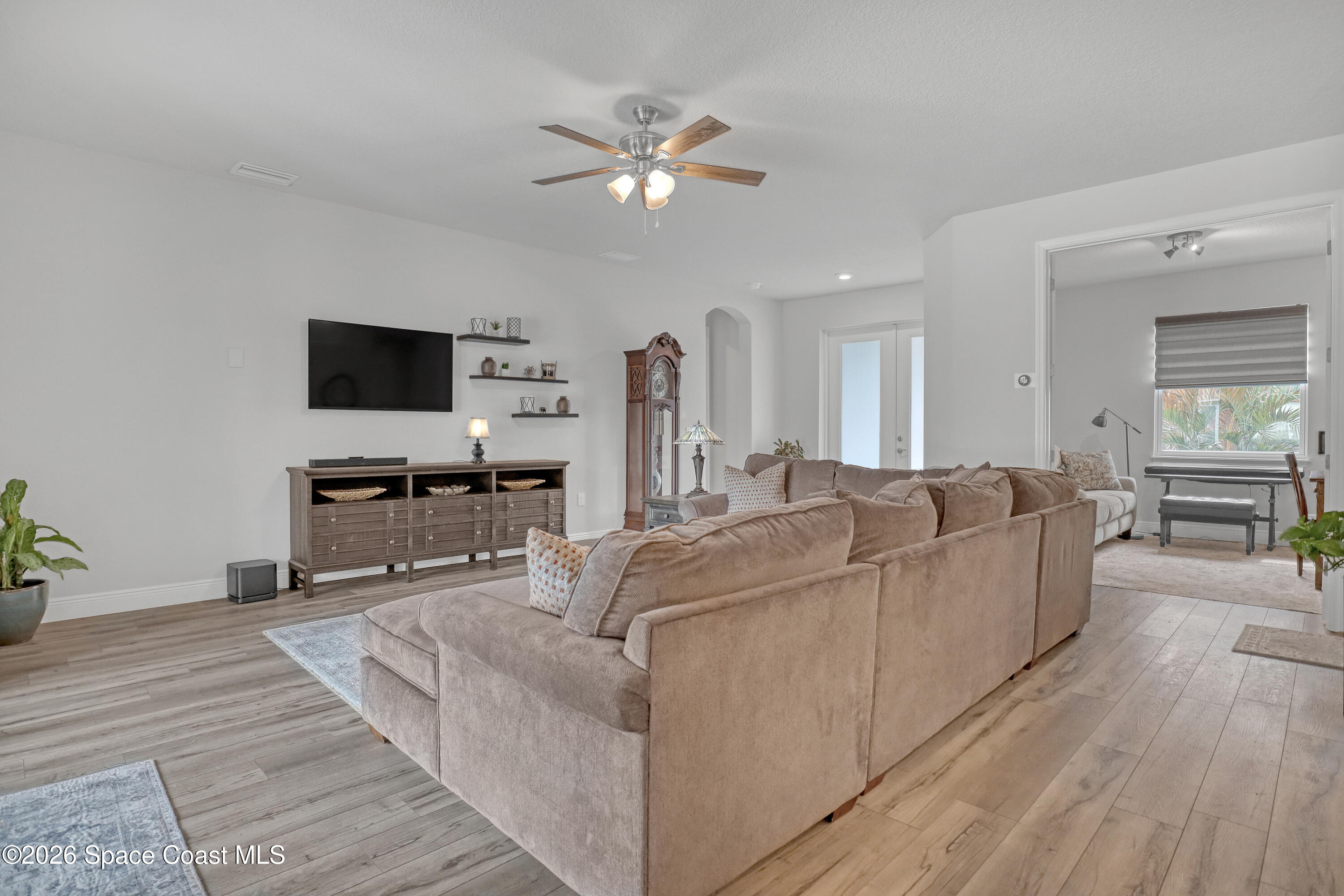 1837 Market Circle NE