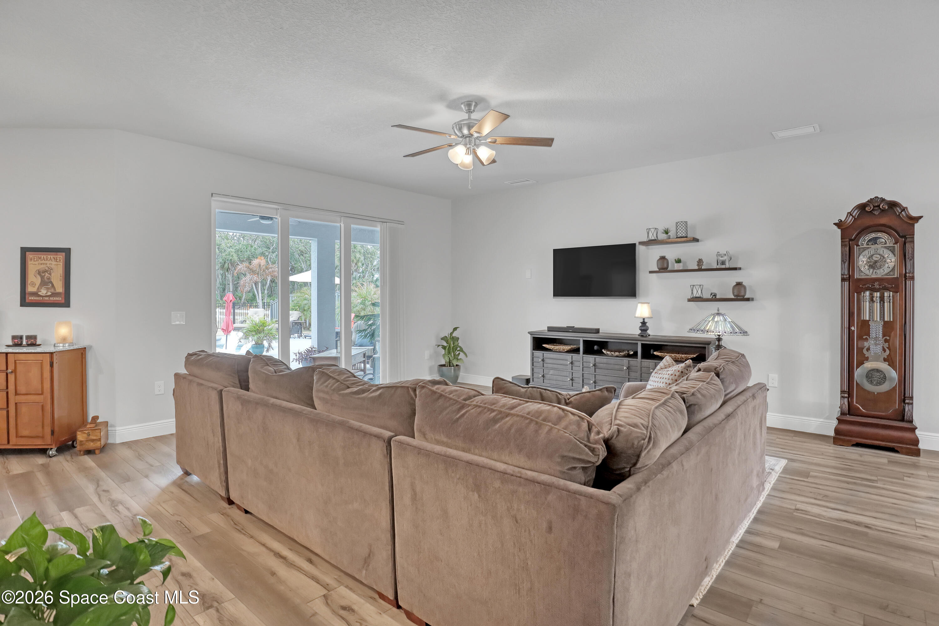 1837 Market Circle NE