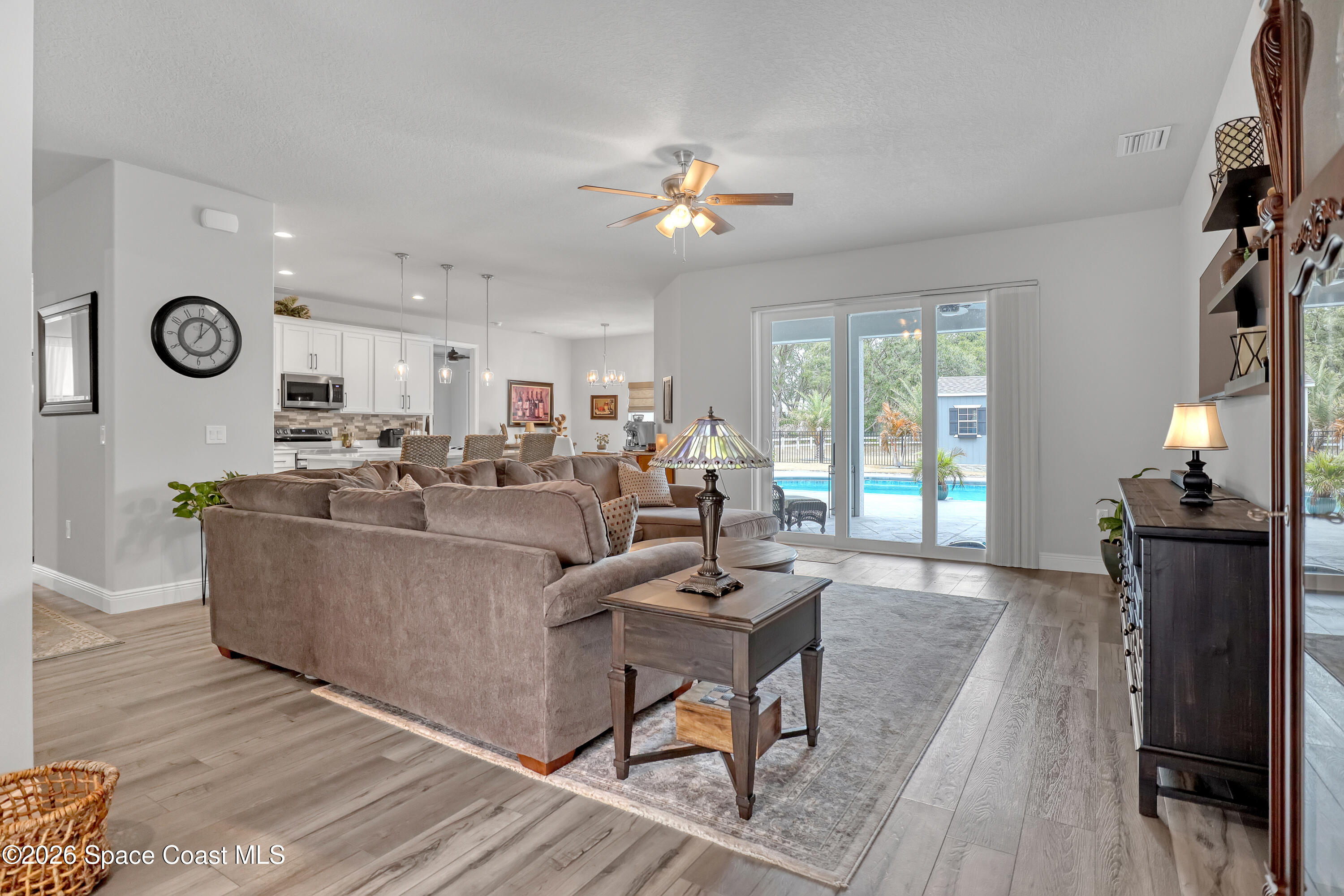 1837 Market Circle NE