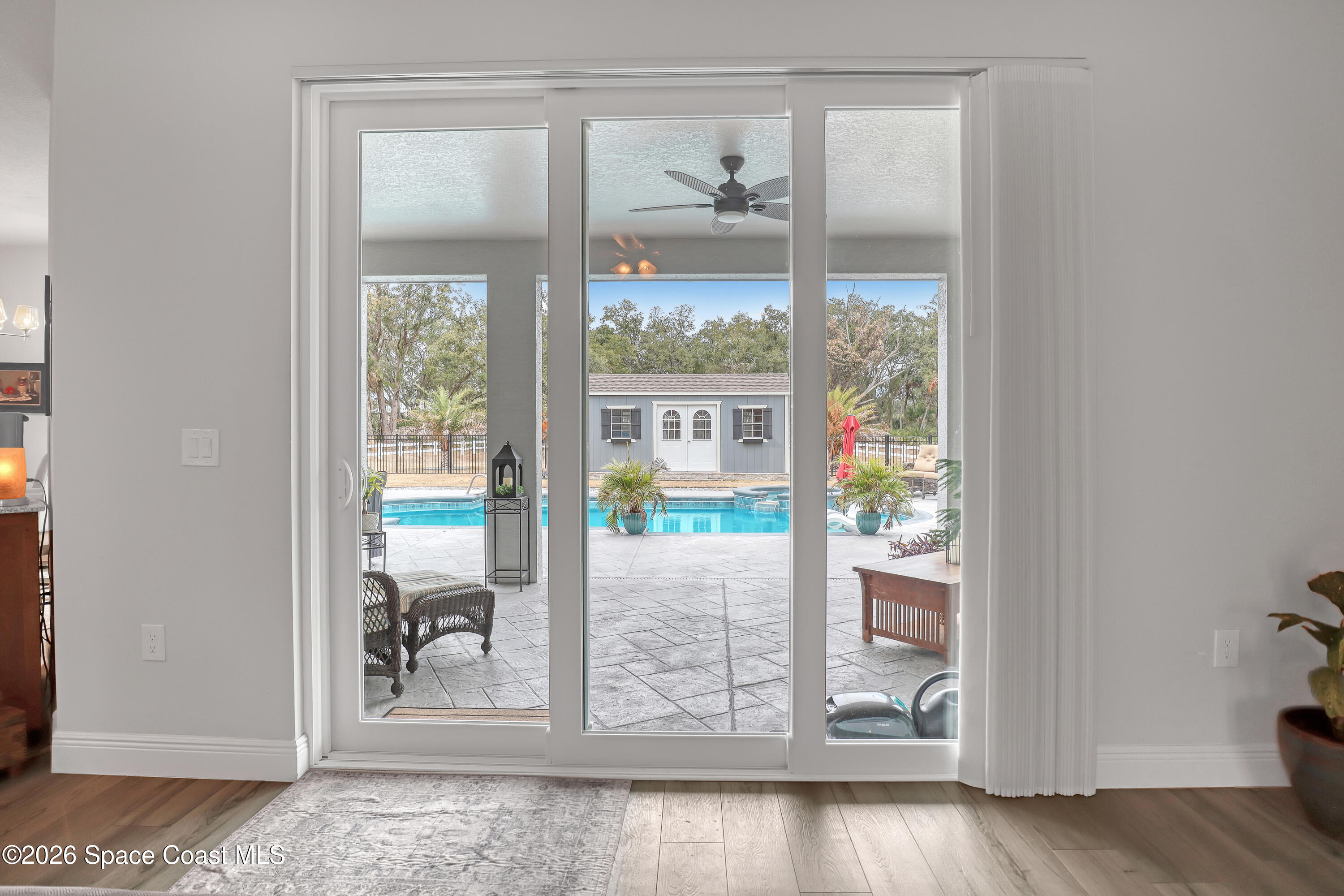 1837 Market Circle NE