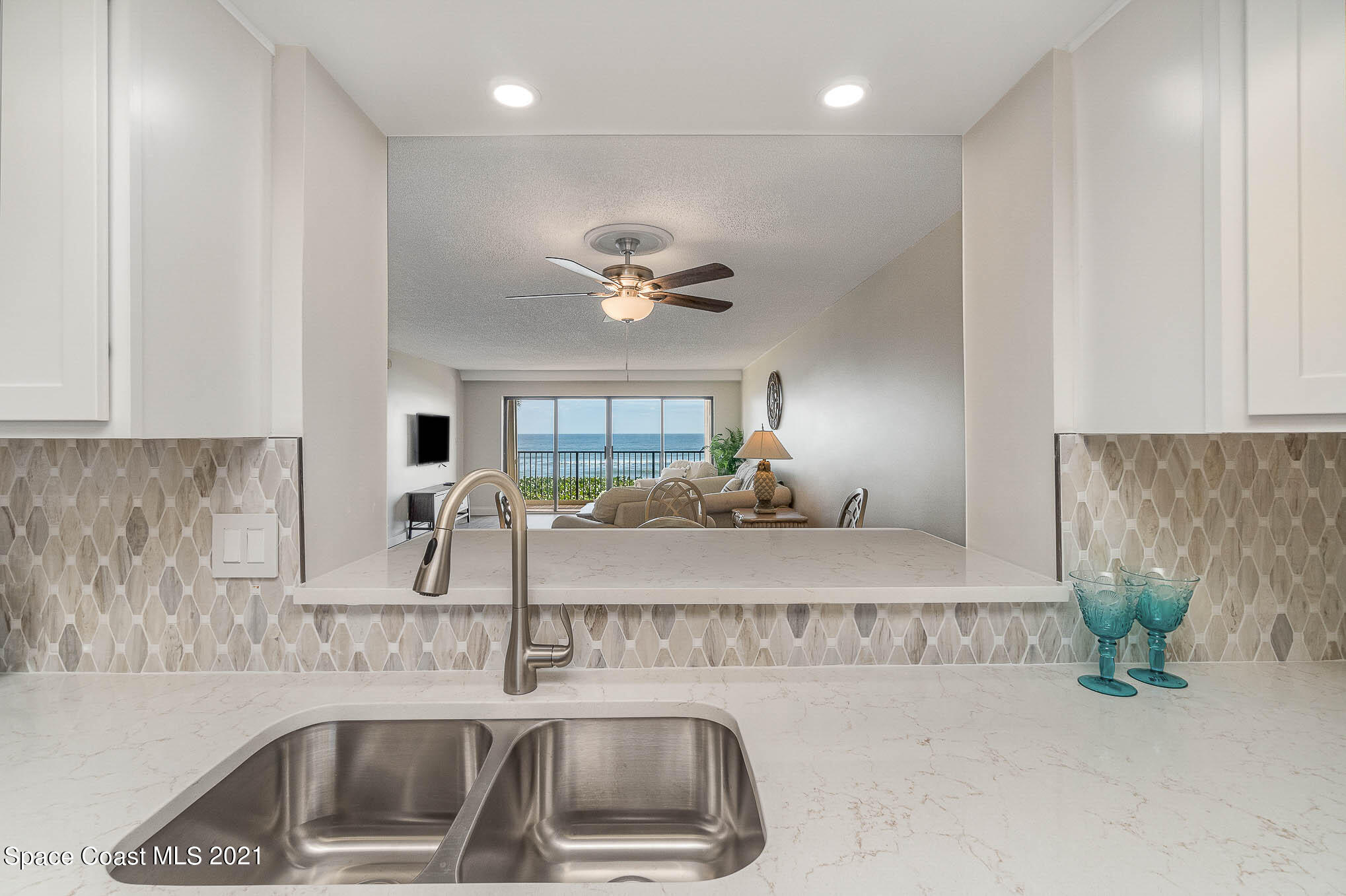 995 N Highway A1a 206