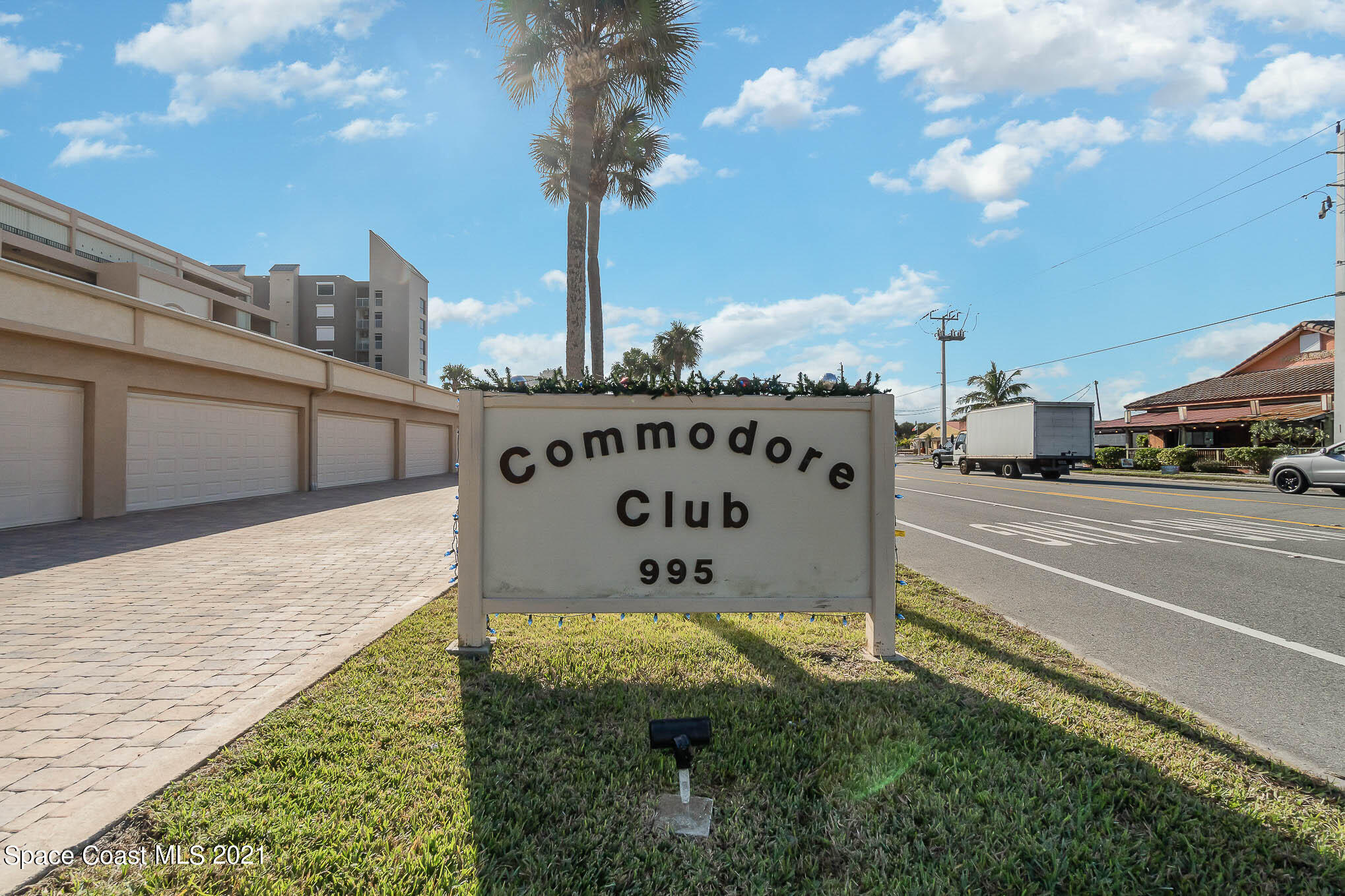 995 N Highway A1a 206