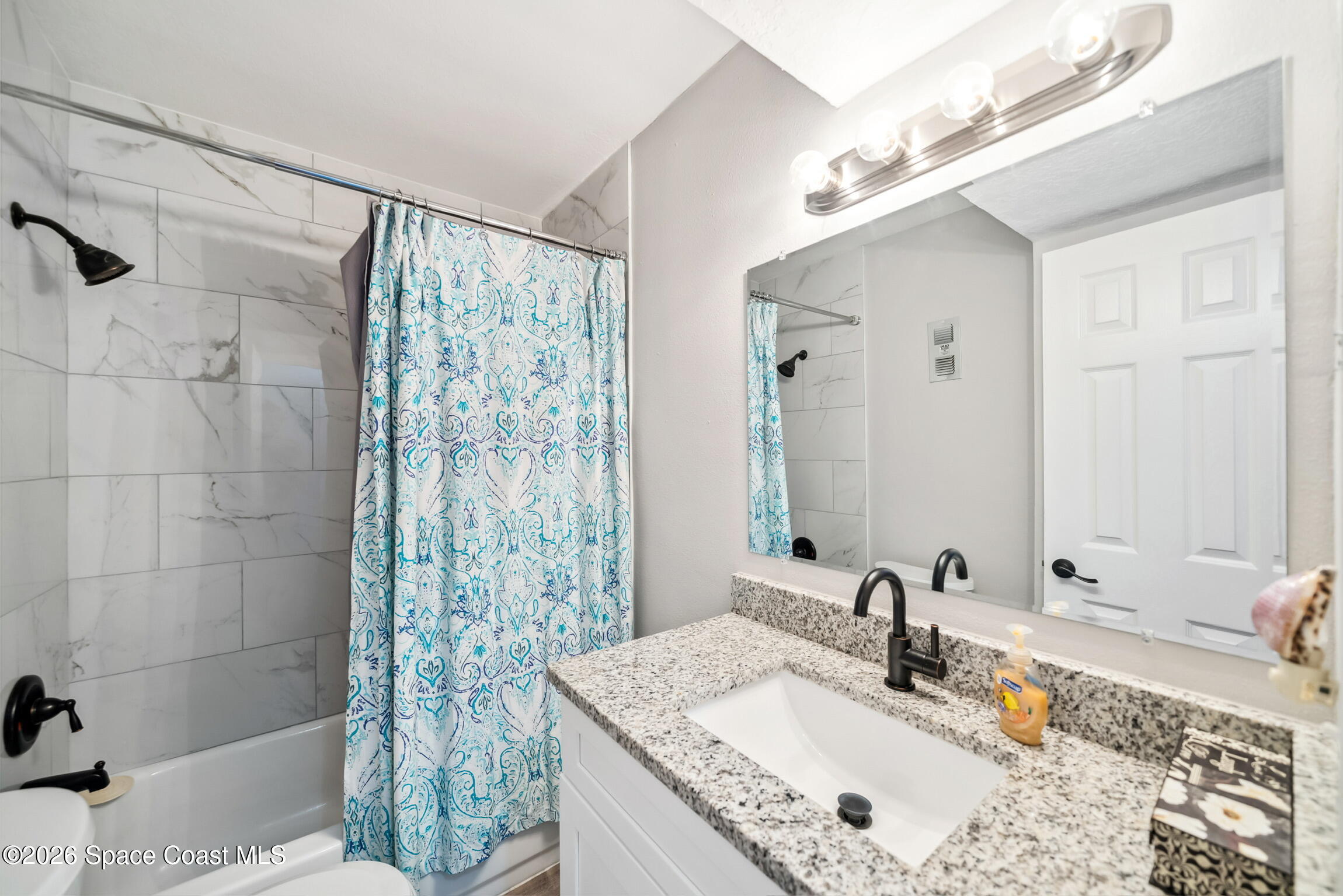 180 Paradise Boulevard 18015