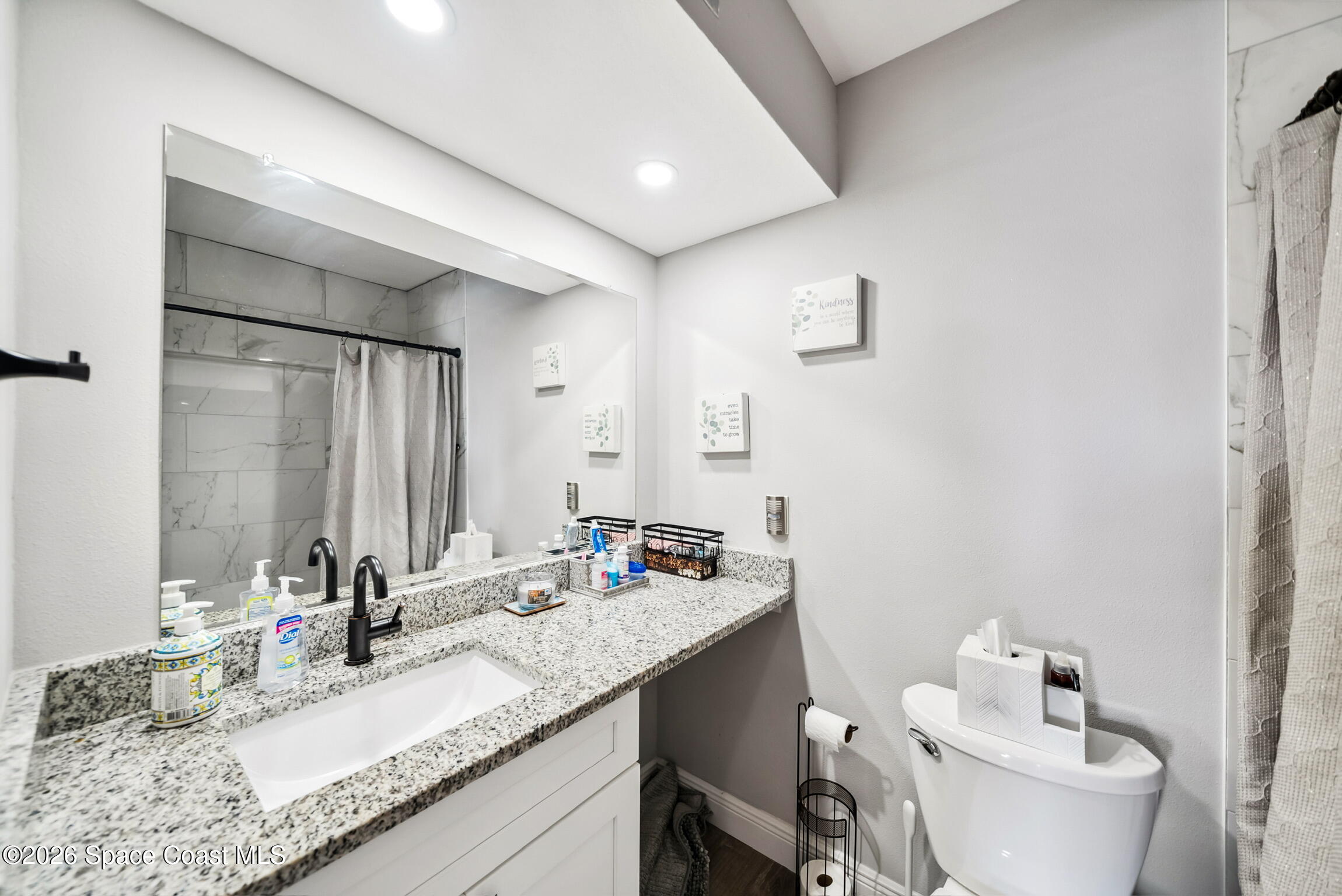180 Paradise Boulevard 18015