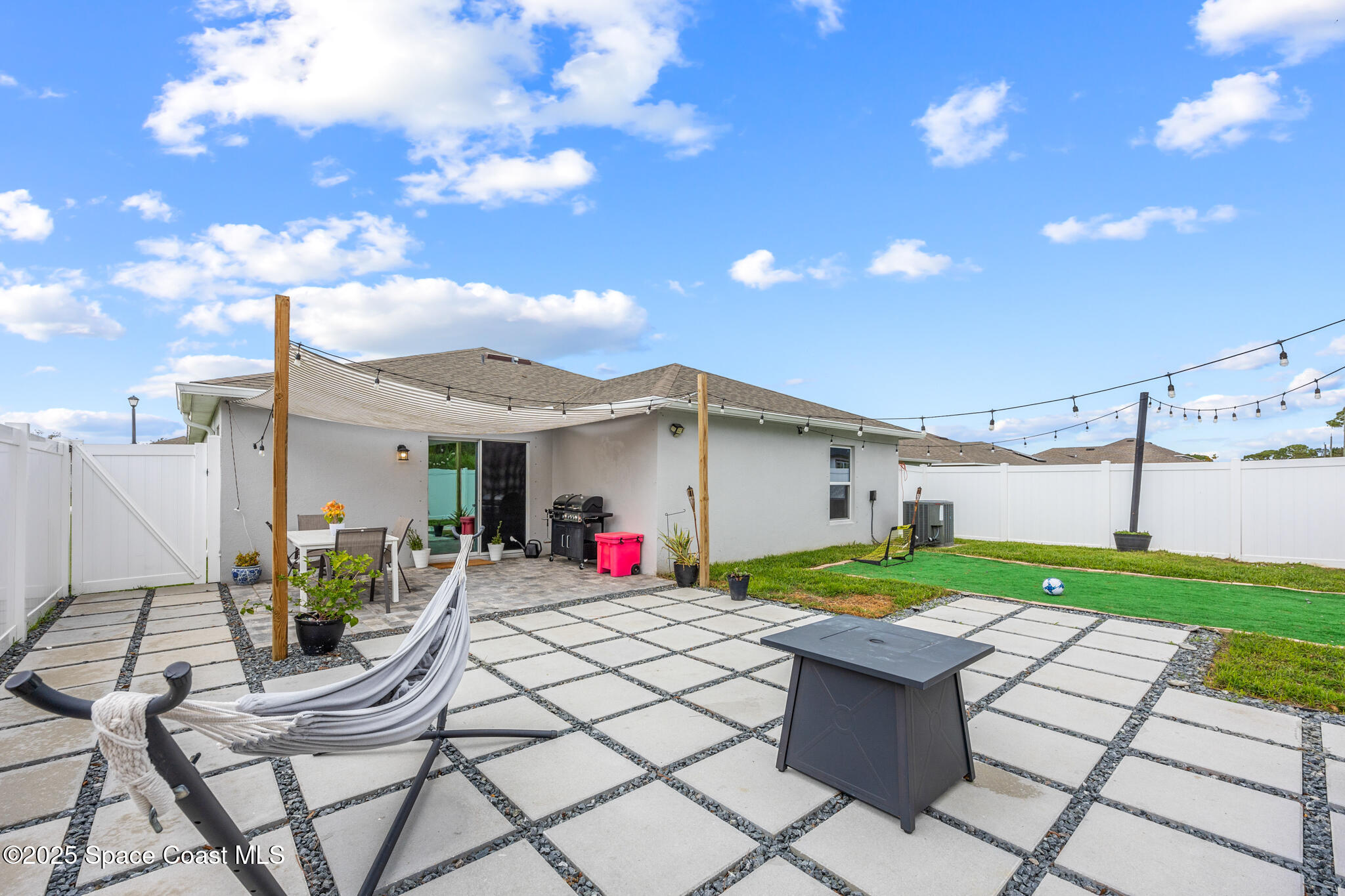 324 Alminar Avenue SE