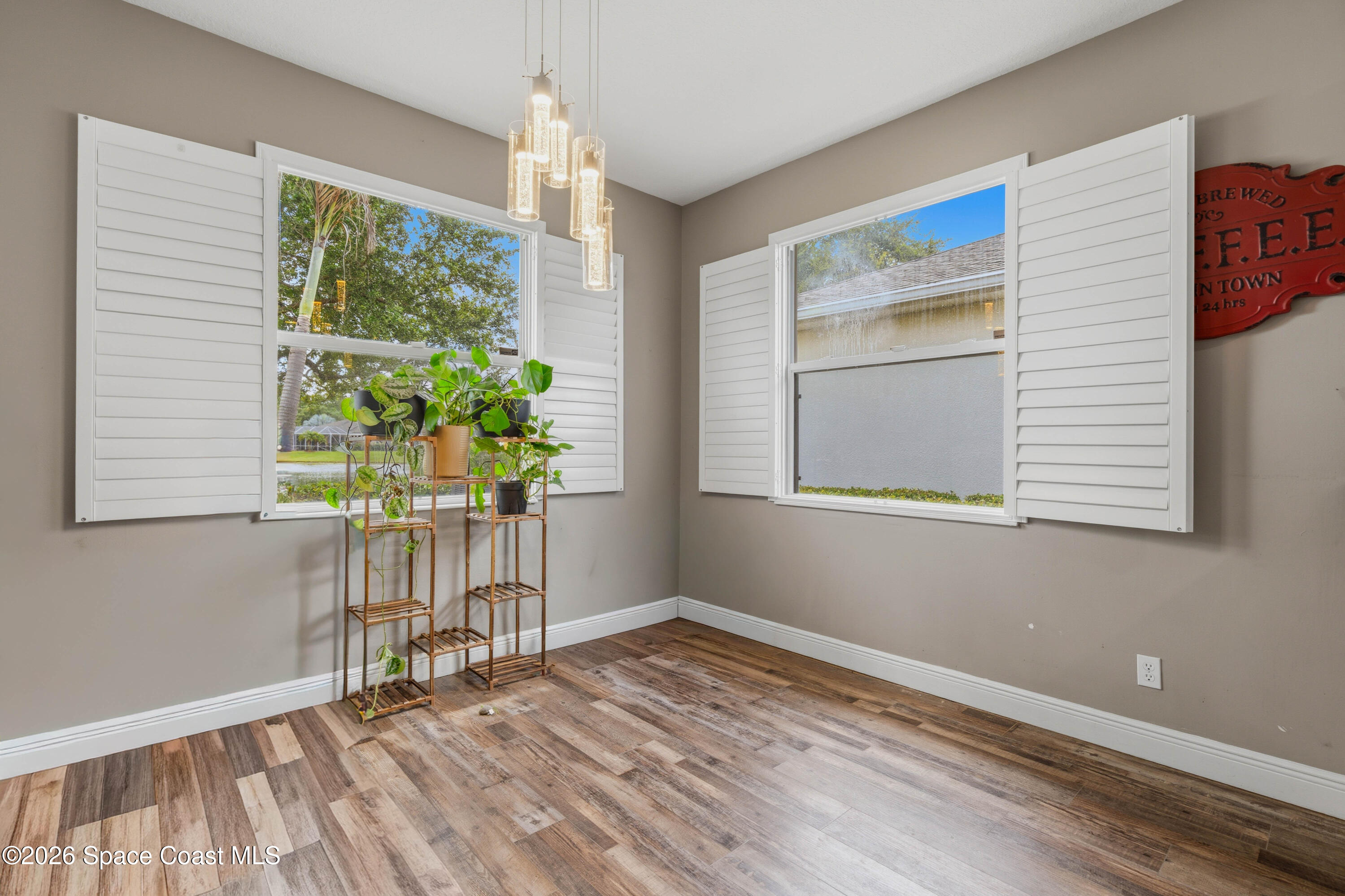 570 Gardendale Circle SE