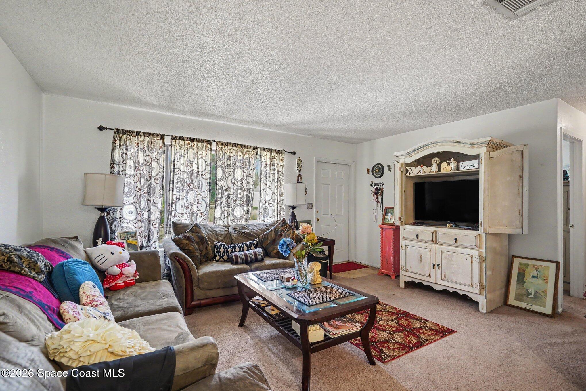 598 Black Horse Street SE
