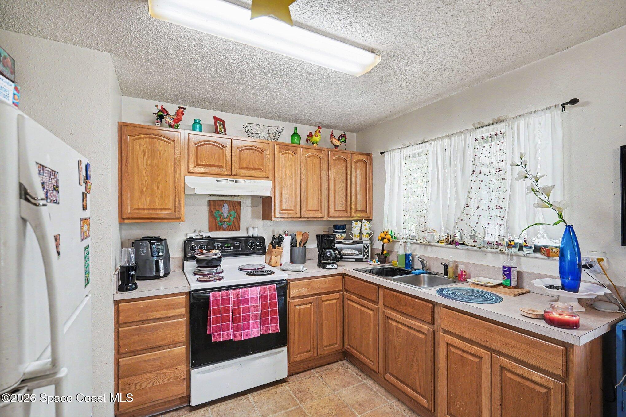 598 Black Horse Street SE