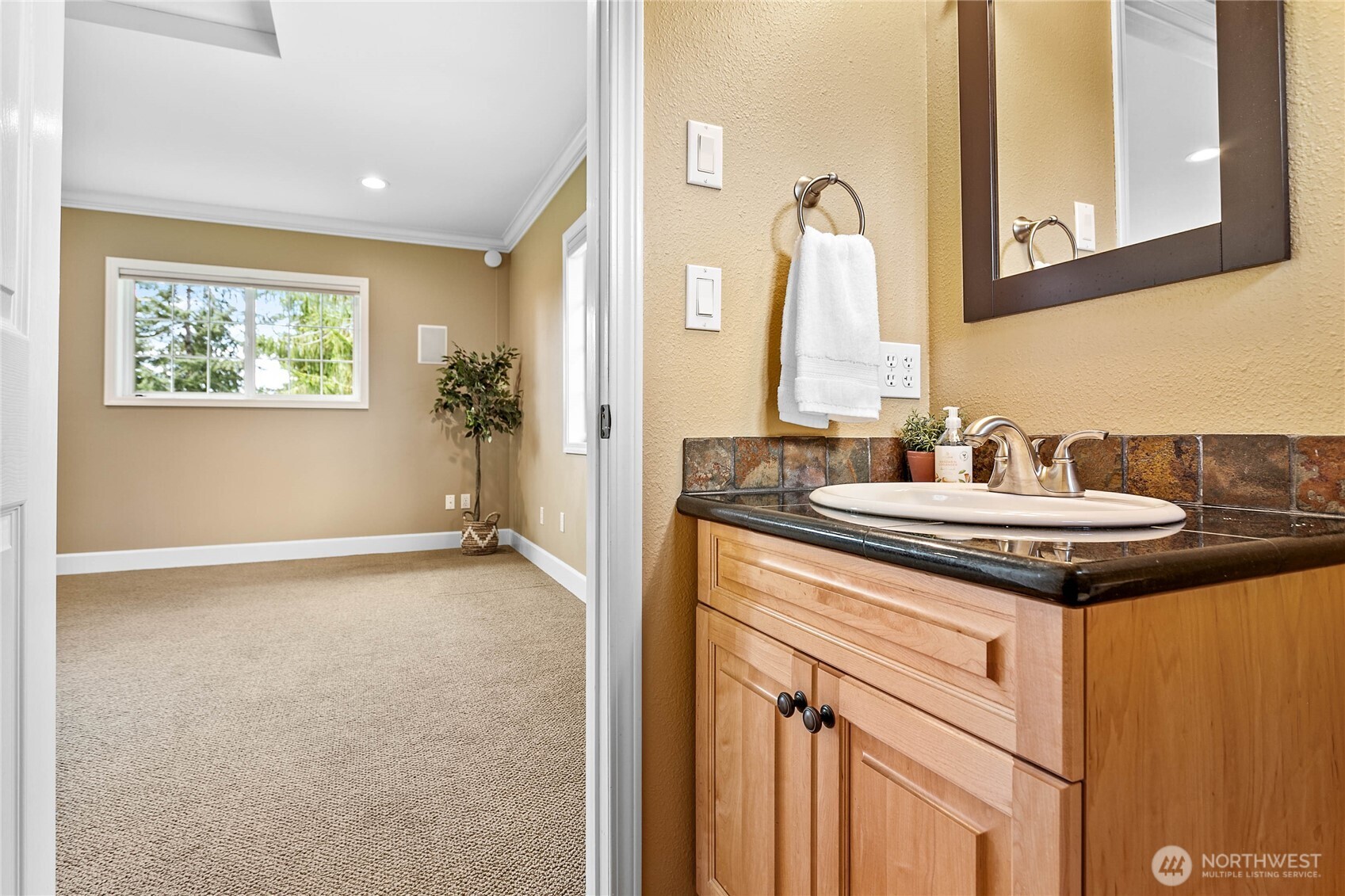 1943 Lake Crest Drive