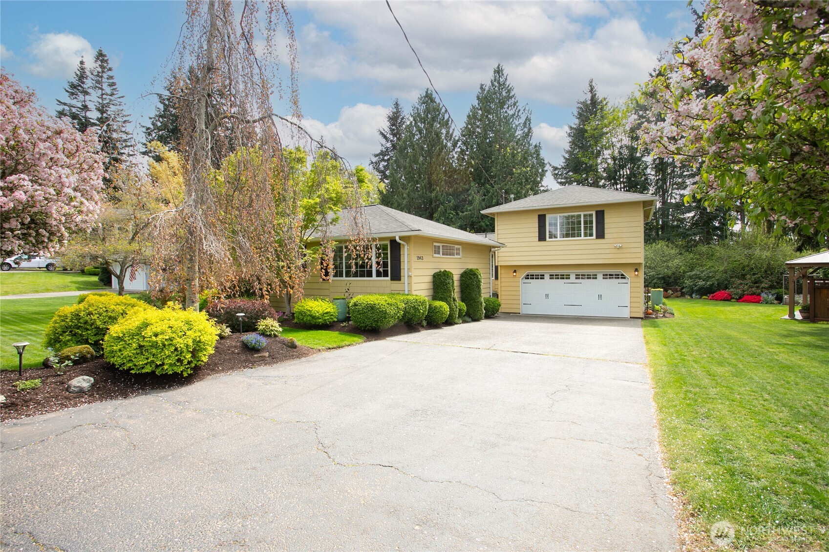 1943 Lake Crest Drive