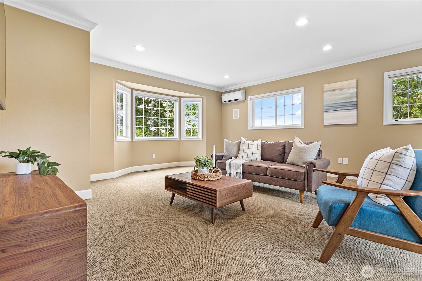 1943 Lake Crest Drive