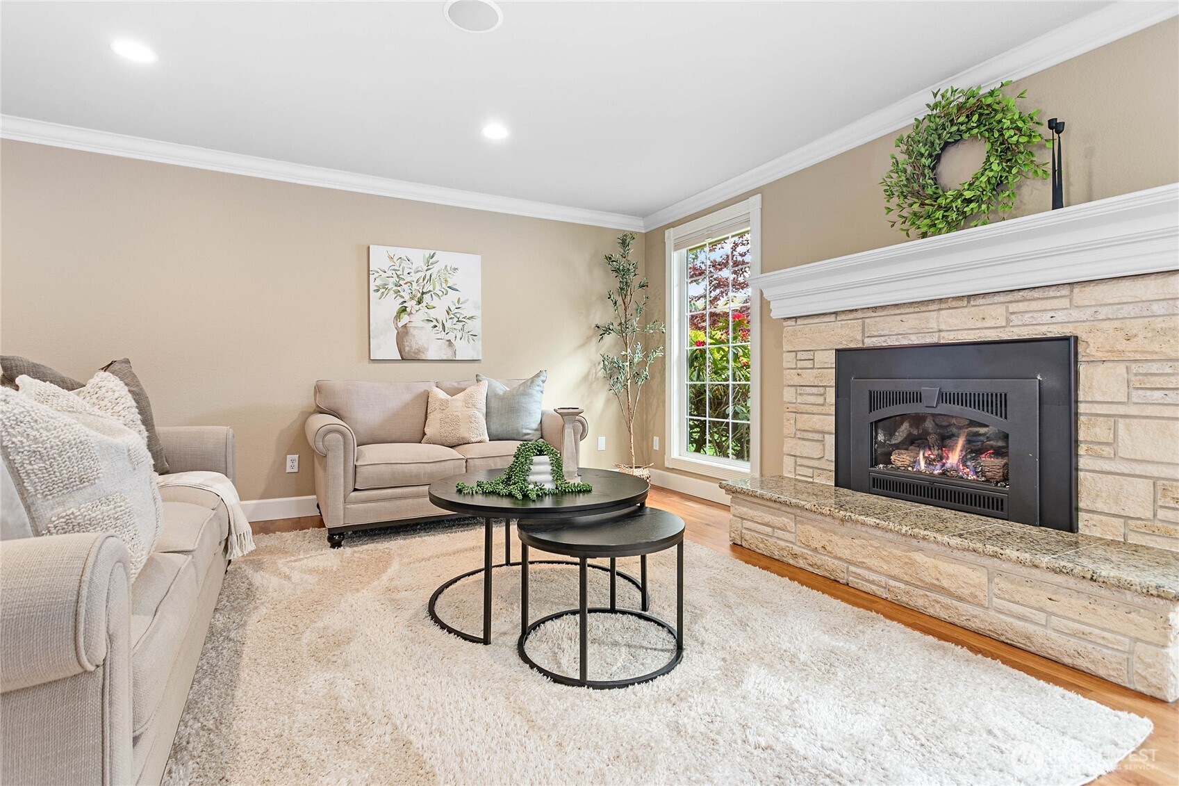 1943 Lake Crest Drive