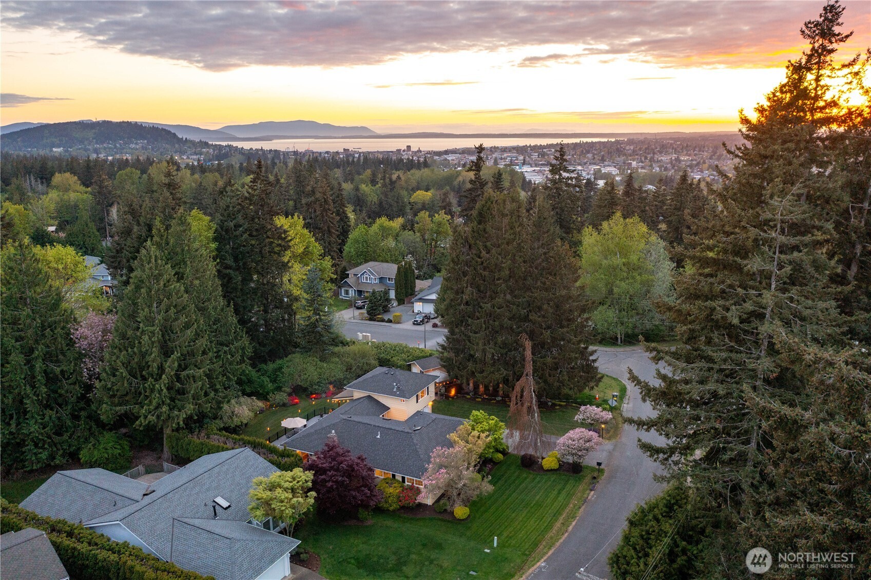 1943 Lake Crest Drive