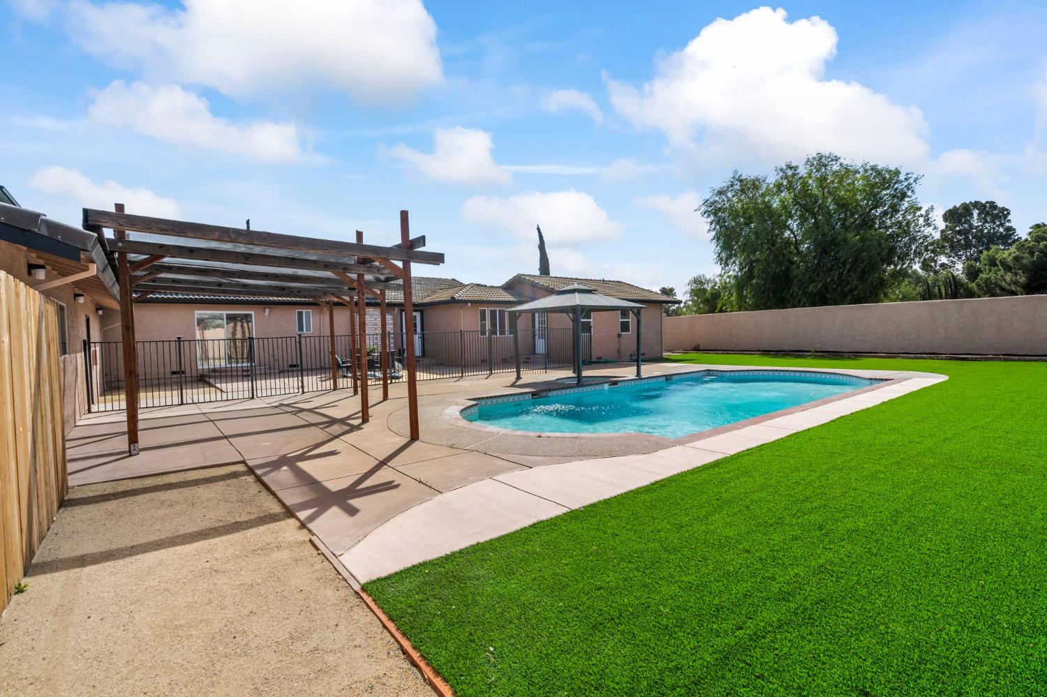 23155 Vaquero Court