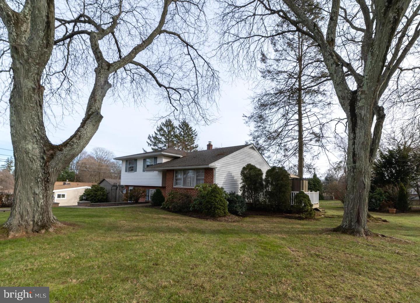 1208 Gateway Ln