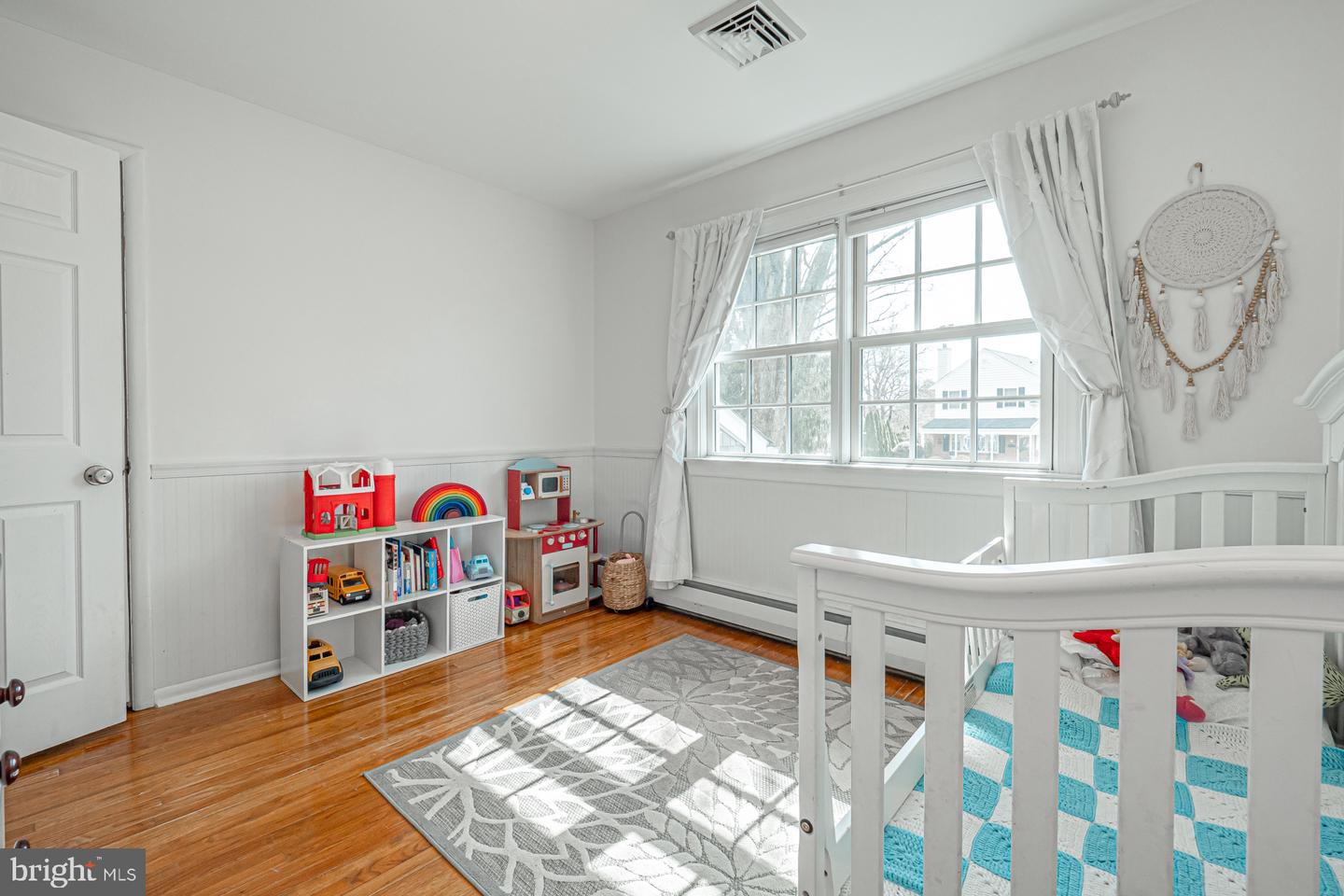 10 Queens Ave